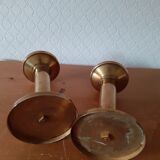 Paire de bougeoirs en laiton
