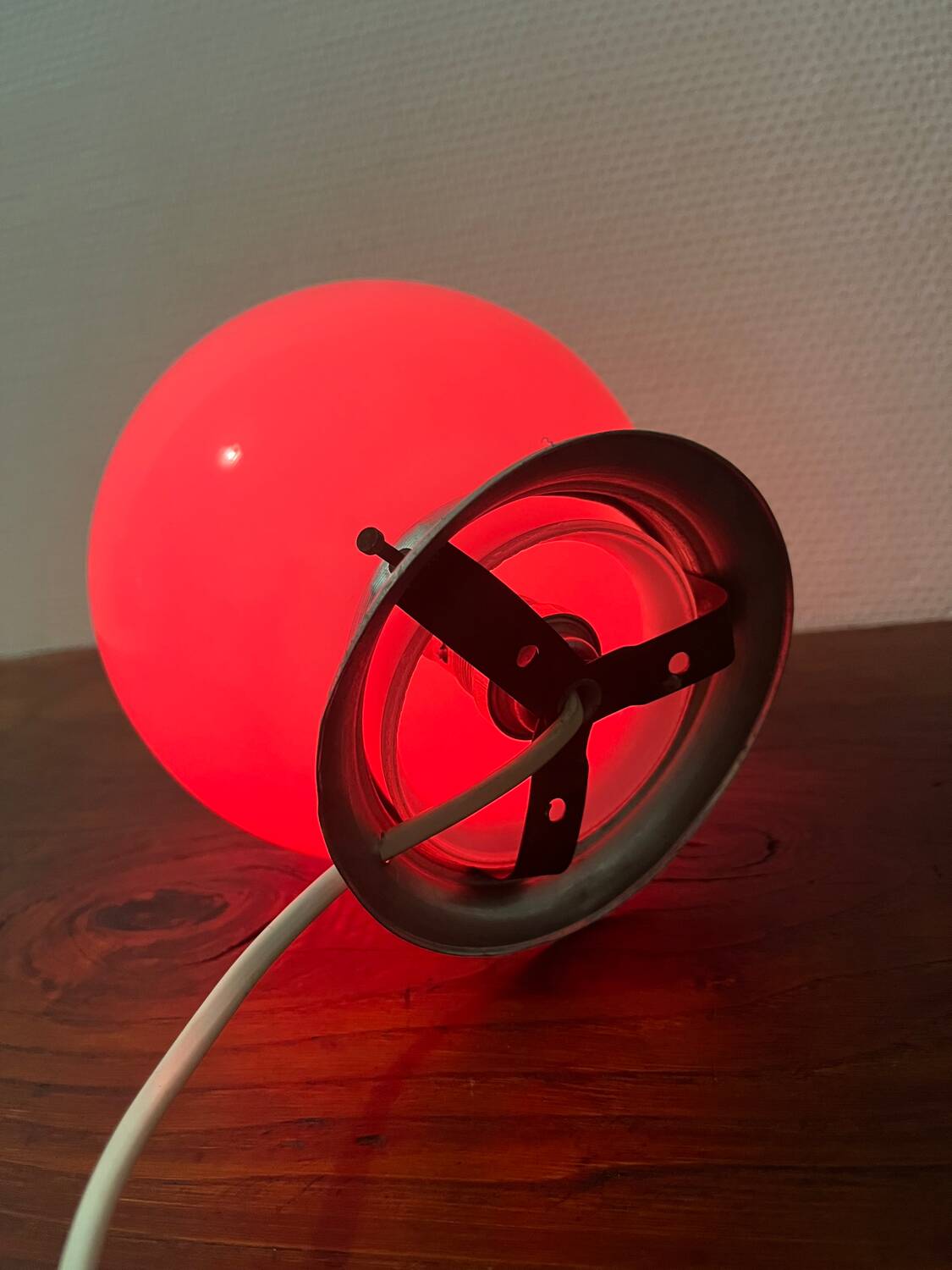 Small opaline globe table lamp with aluminum base