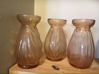 3 vases pink glass