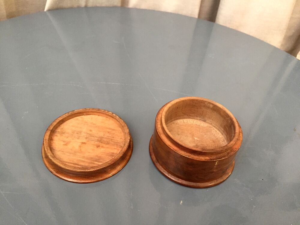 Decorative walnut box and spindler marquetry stork's nest