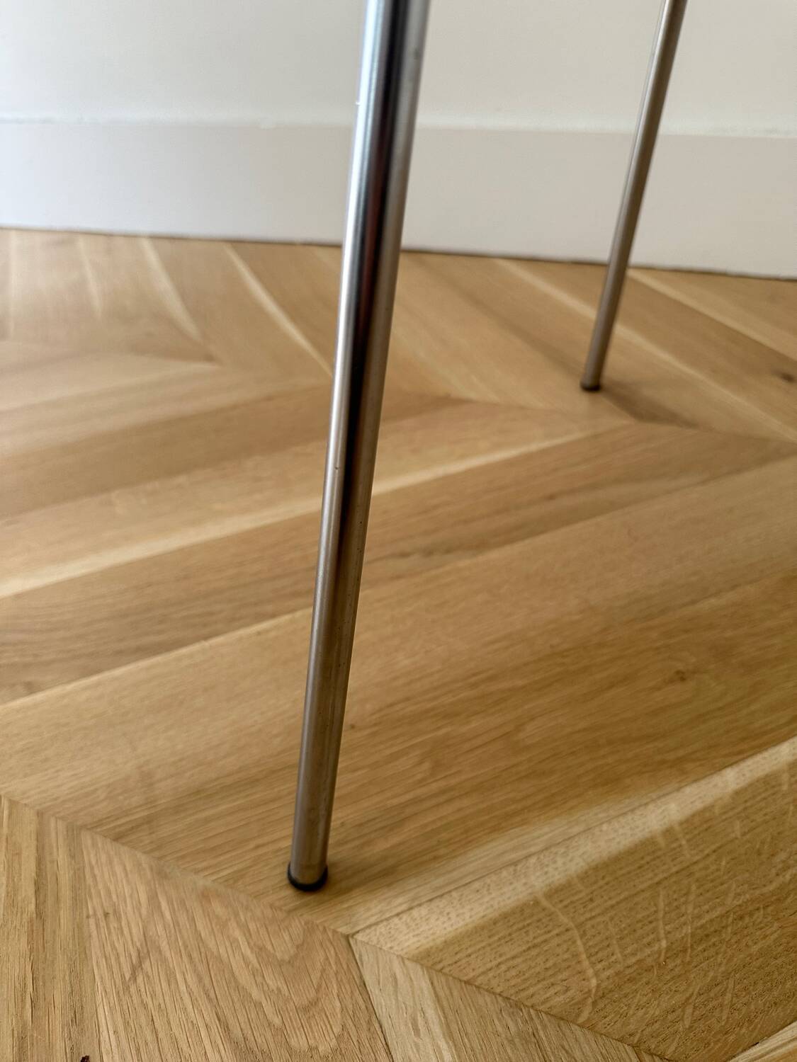 3 Arne Jacobsen Series 7 chairs