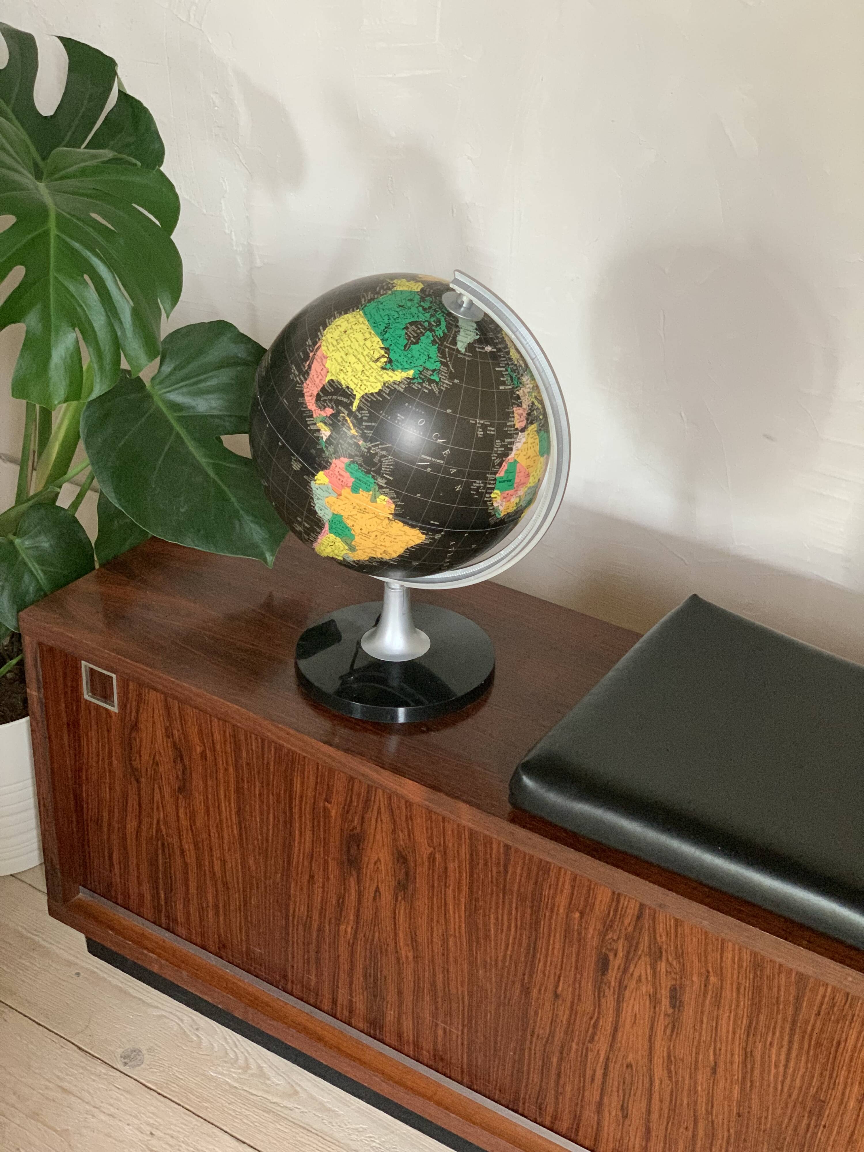 Black world map globe