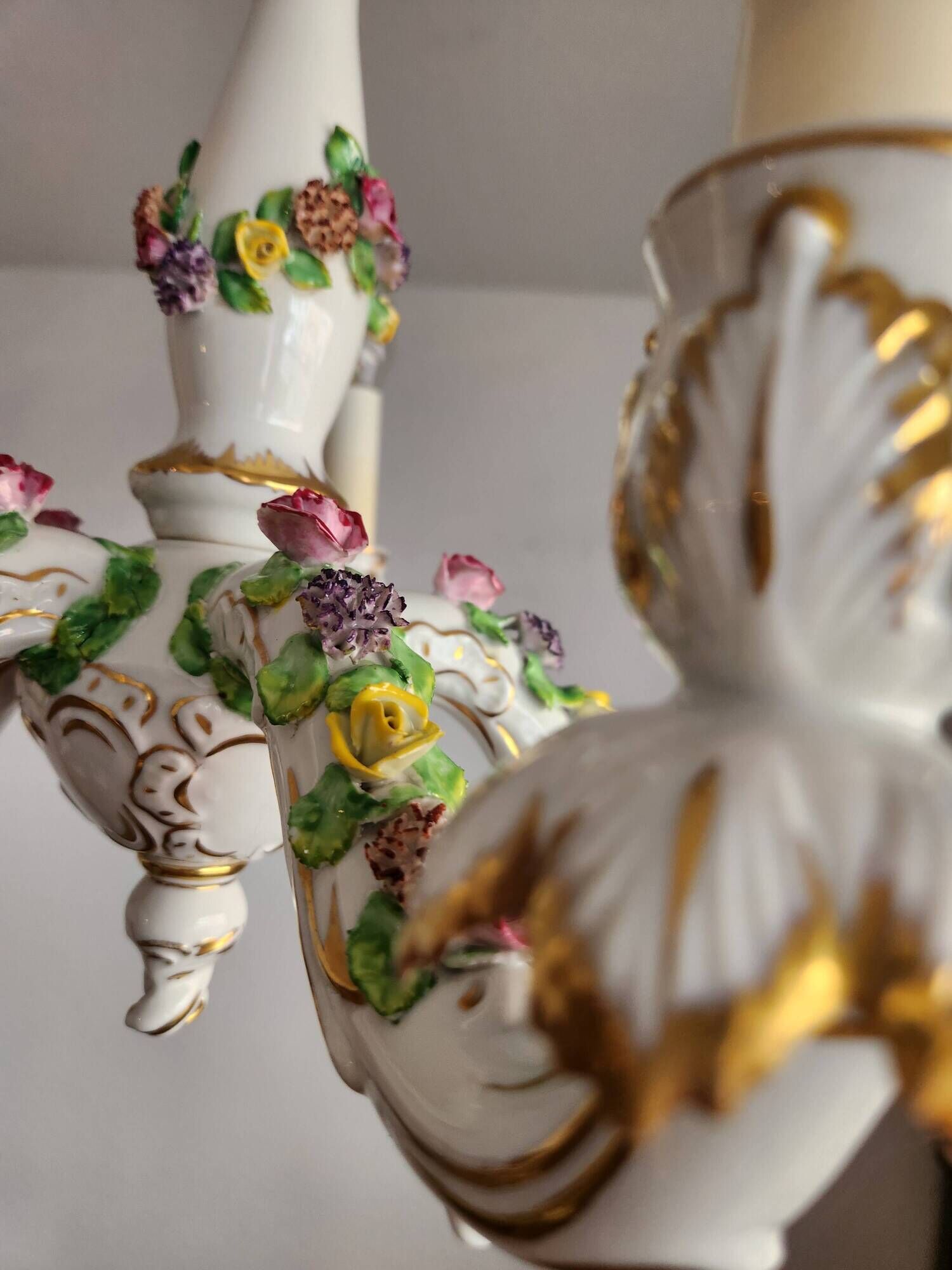 Handgeformt vergoldet vintage Porzellan Kronleuchter Capodimonte 1960er