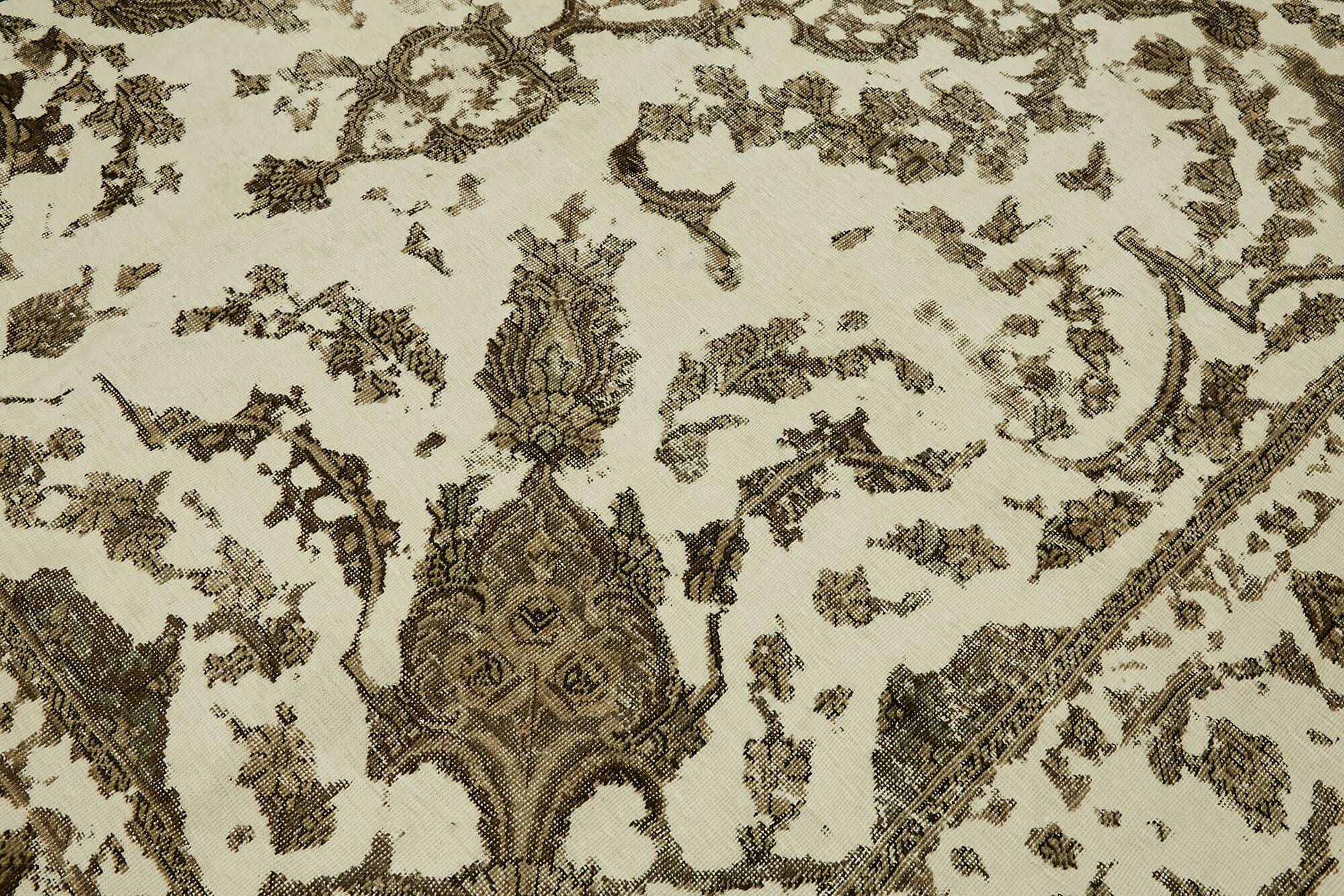 1970s 260 cm x 375 cm Beige Wool Carpet