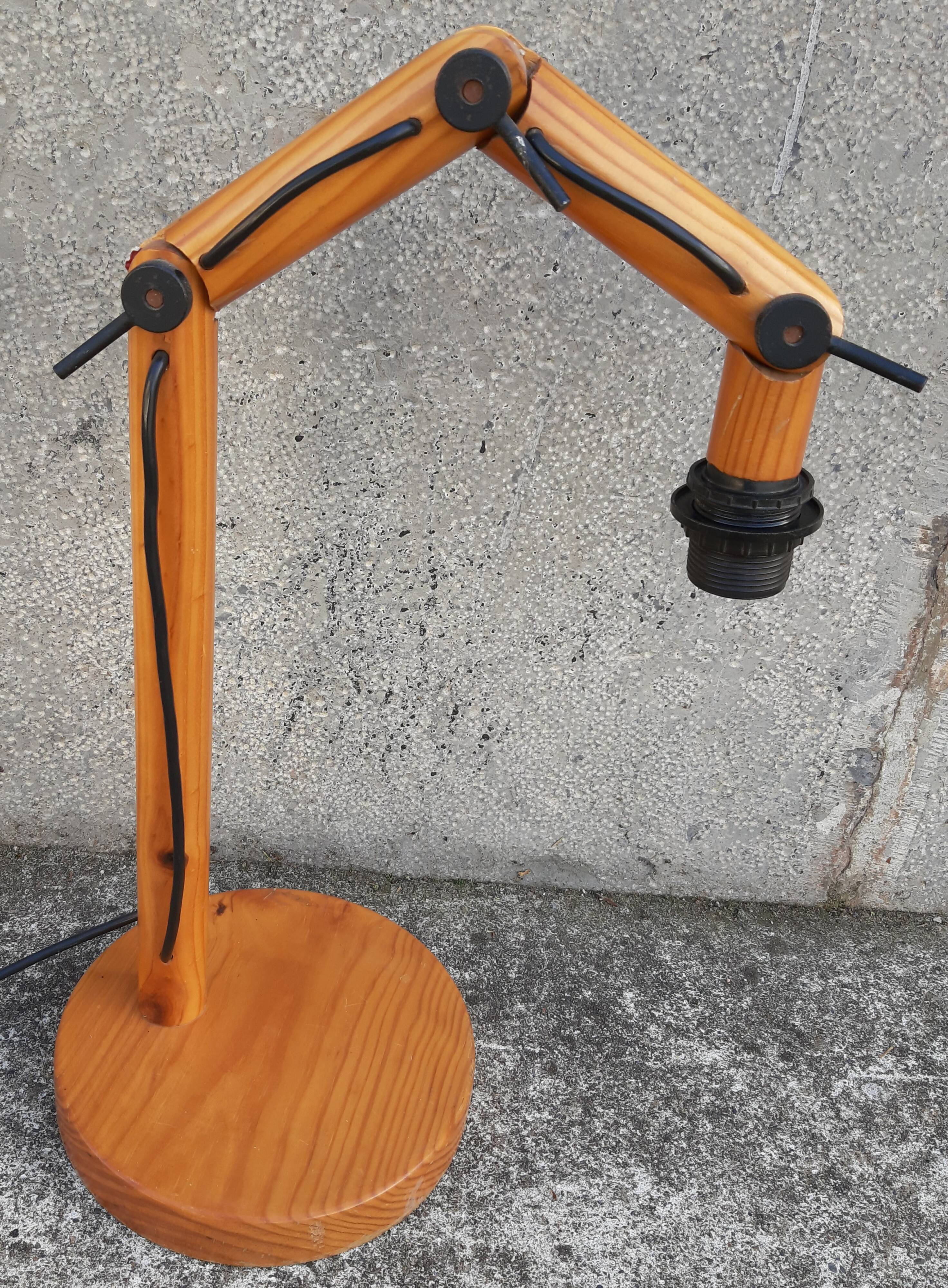 Articulated wooden lamp