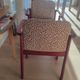 2 fauteuils léopard / bois massif bordeaux