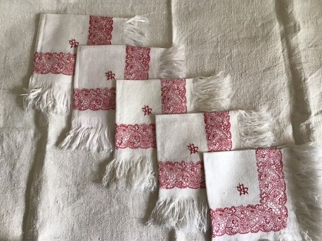 Set de 5 serviettes blanches et rouges