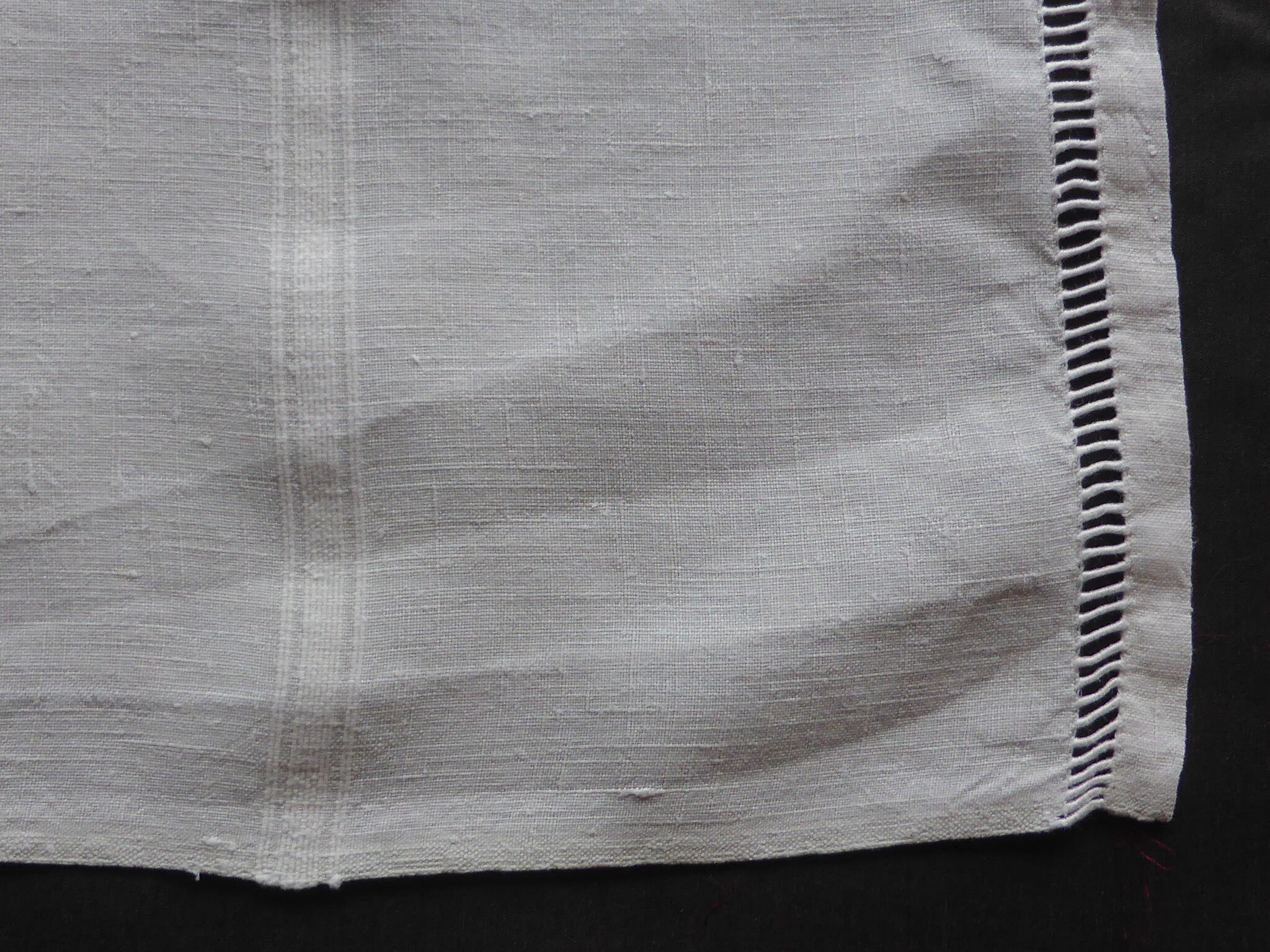5 antique towels in embroidered linen PT+days scale