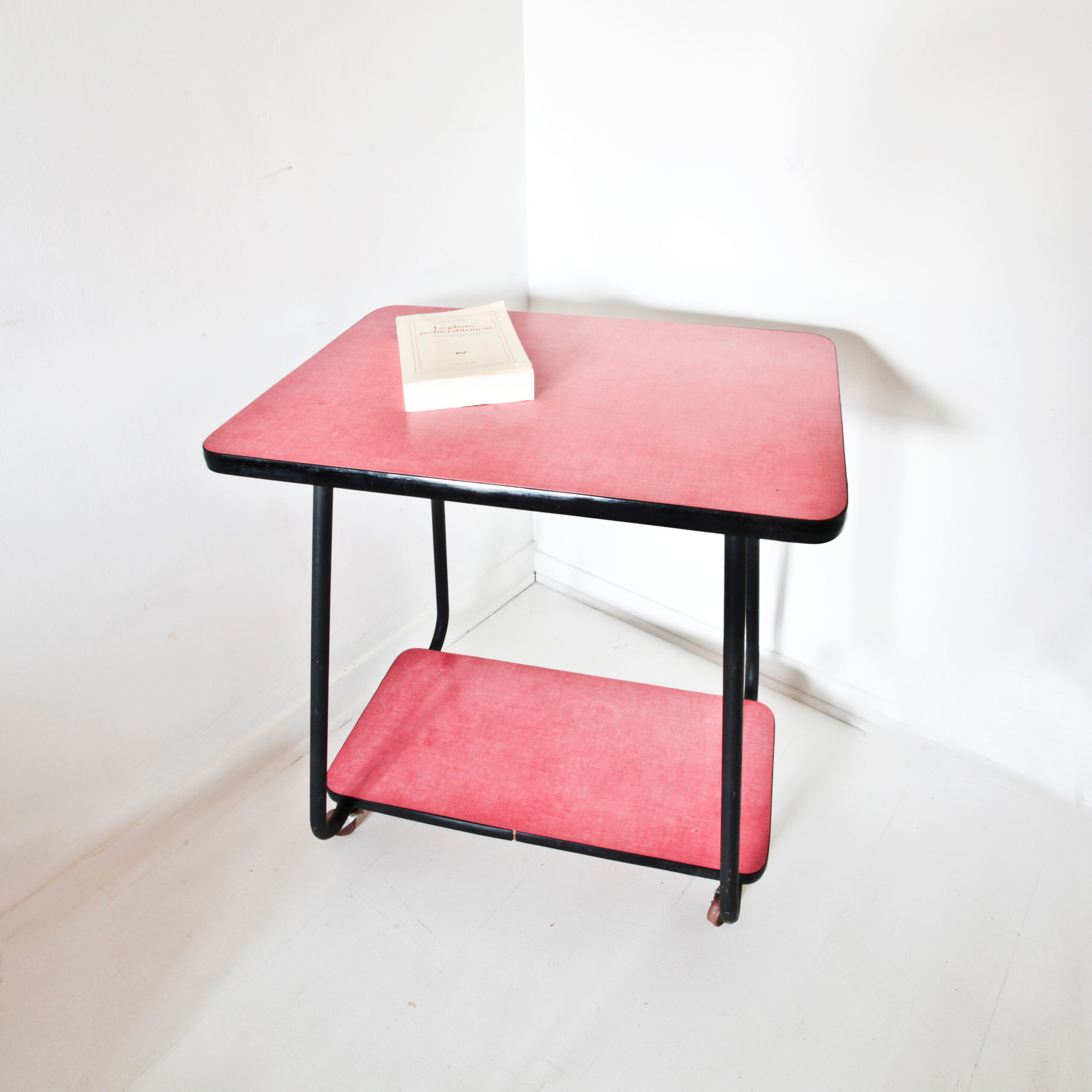 Service red formica table