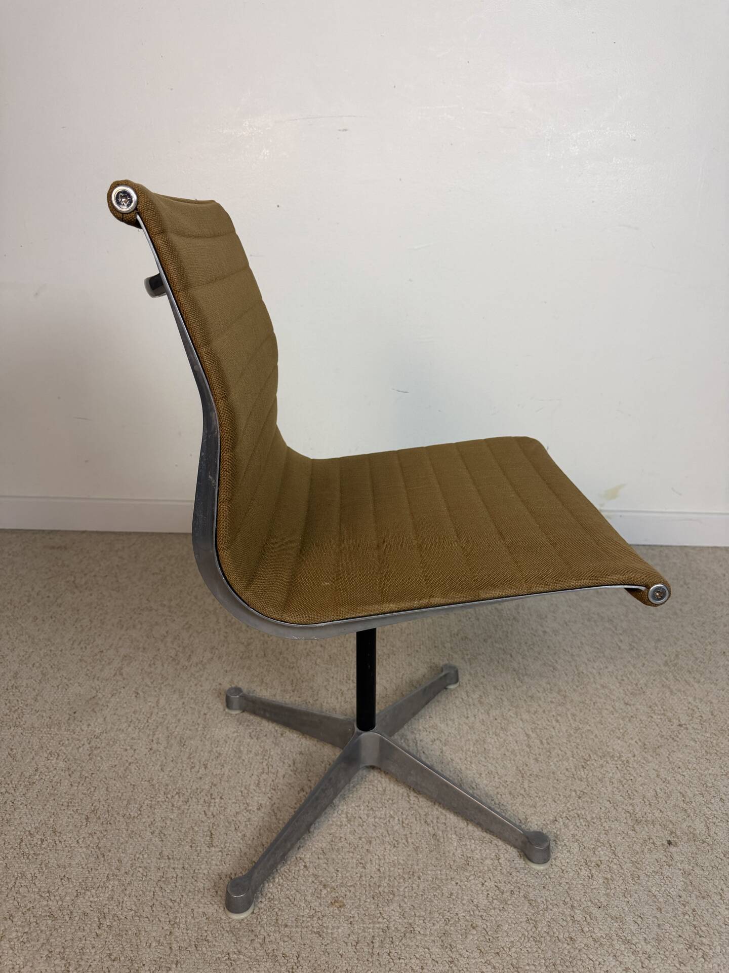 Lot de 5 chaises Herman Miller Aluminium Group – Charles & Ray Eames