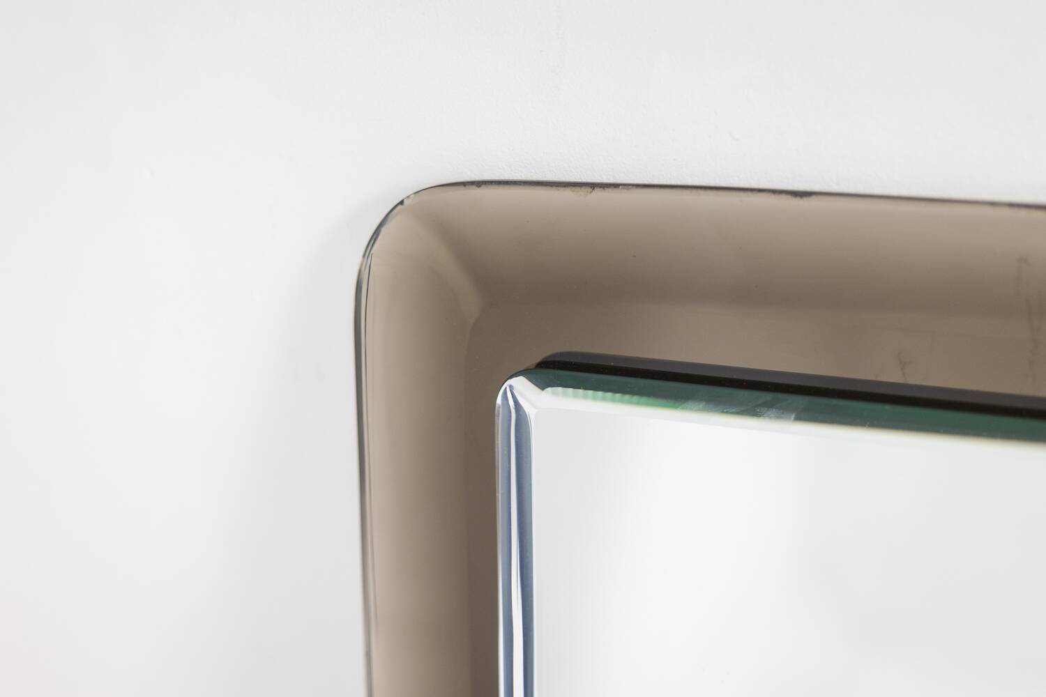 Bicolour rectangular mirror with rounded corners. Circa 1950.