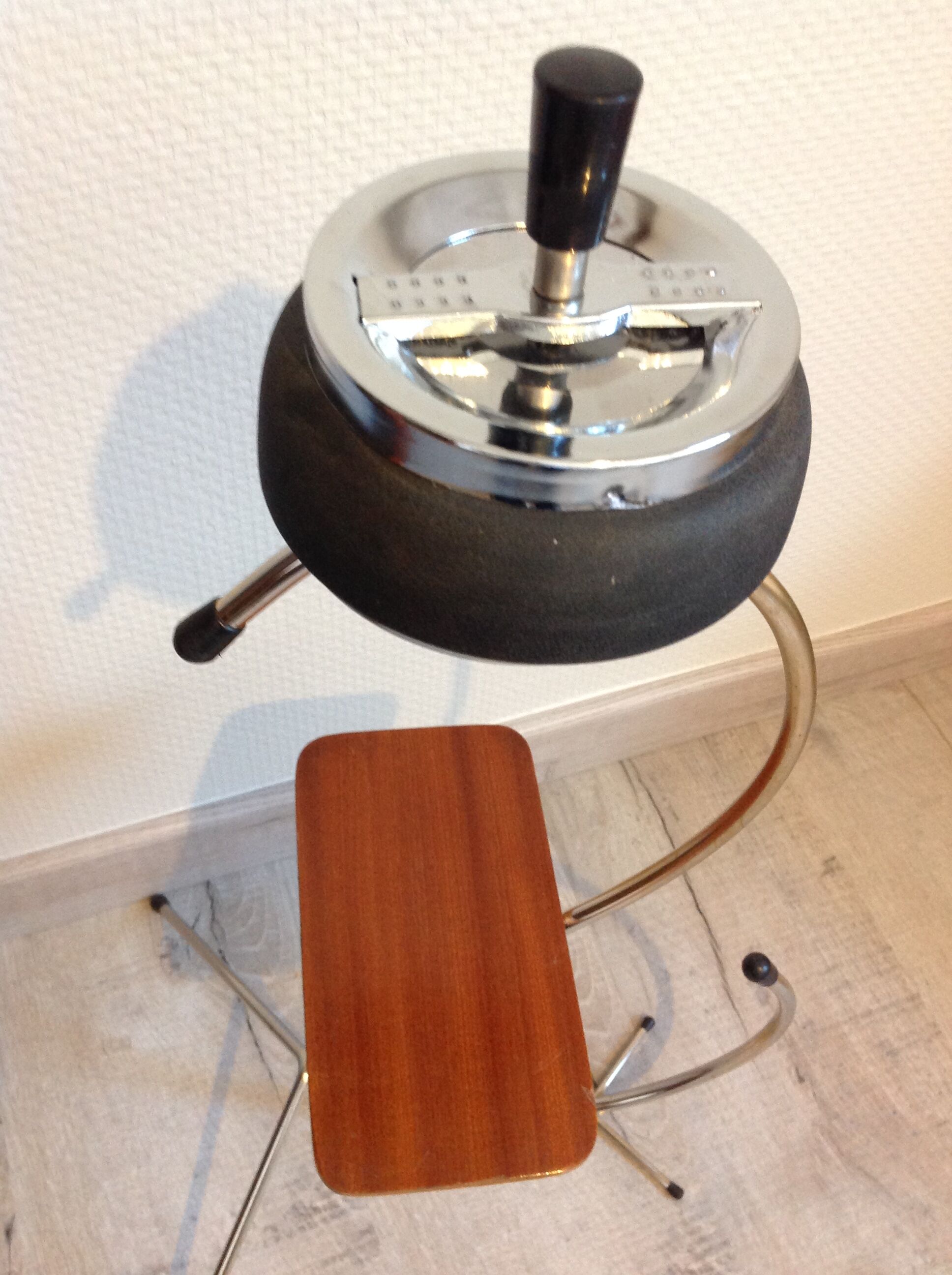 Ashtray pusher on foot with tablet / vintage 60s
