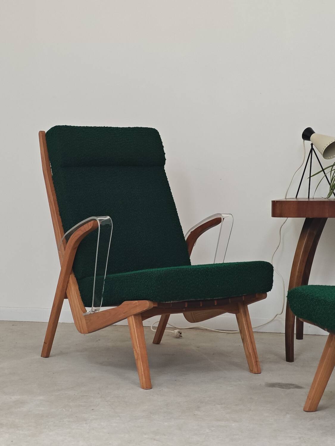 Paire de fauteuils ULUV bois et tissu vert bouclette