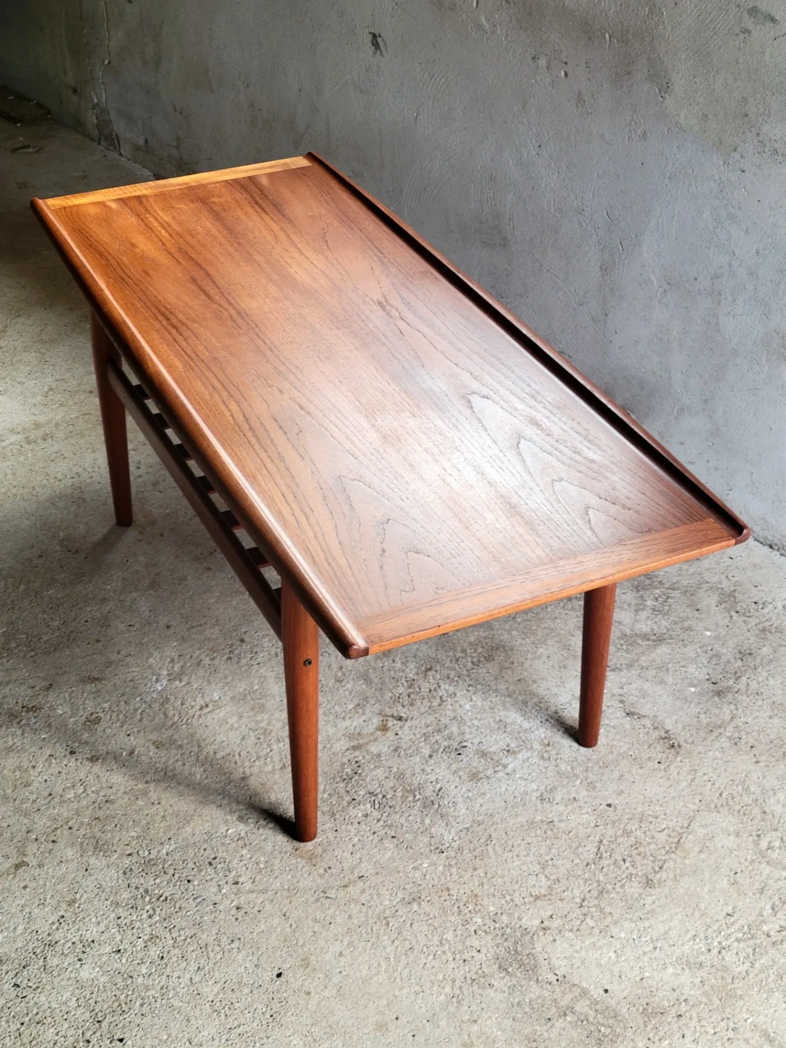 Grete Jalk GJ106 coffee table for Glostrup Møbelfabrik, Denmark, 1960s
