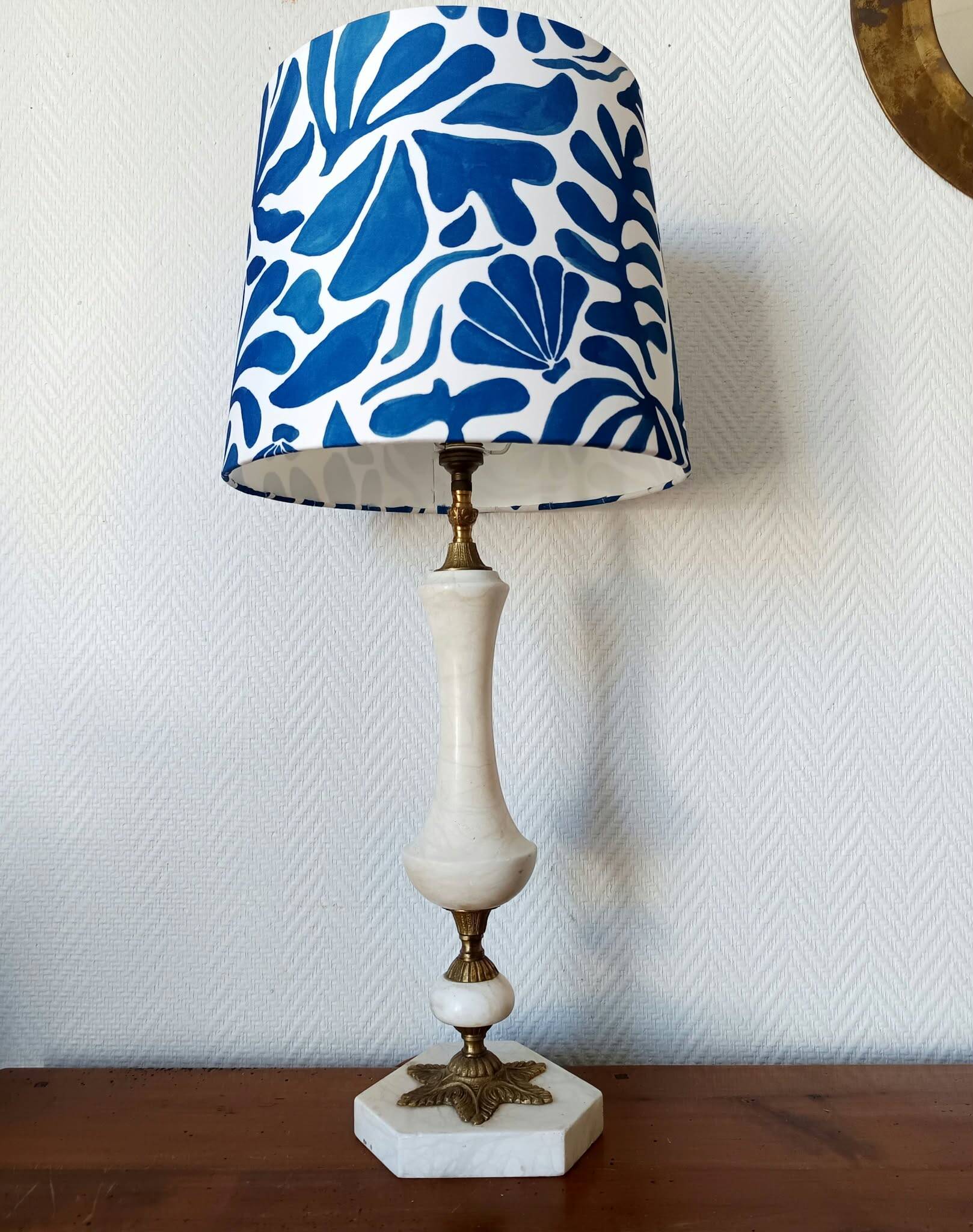 Alabaster lamp with gilding and seashells