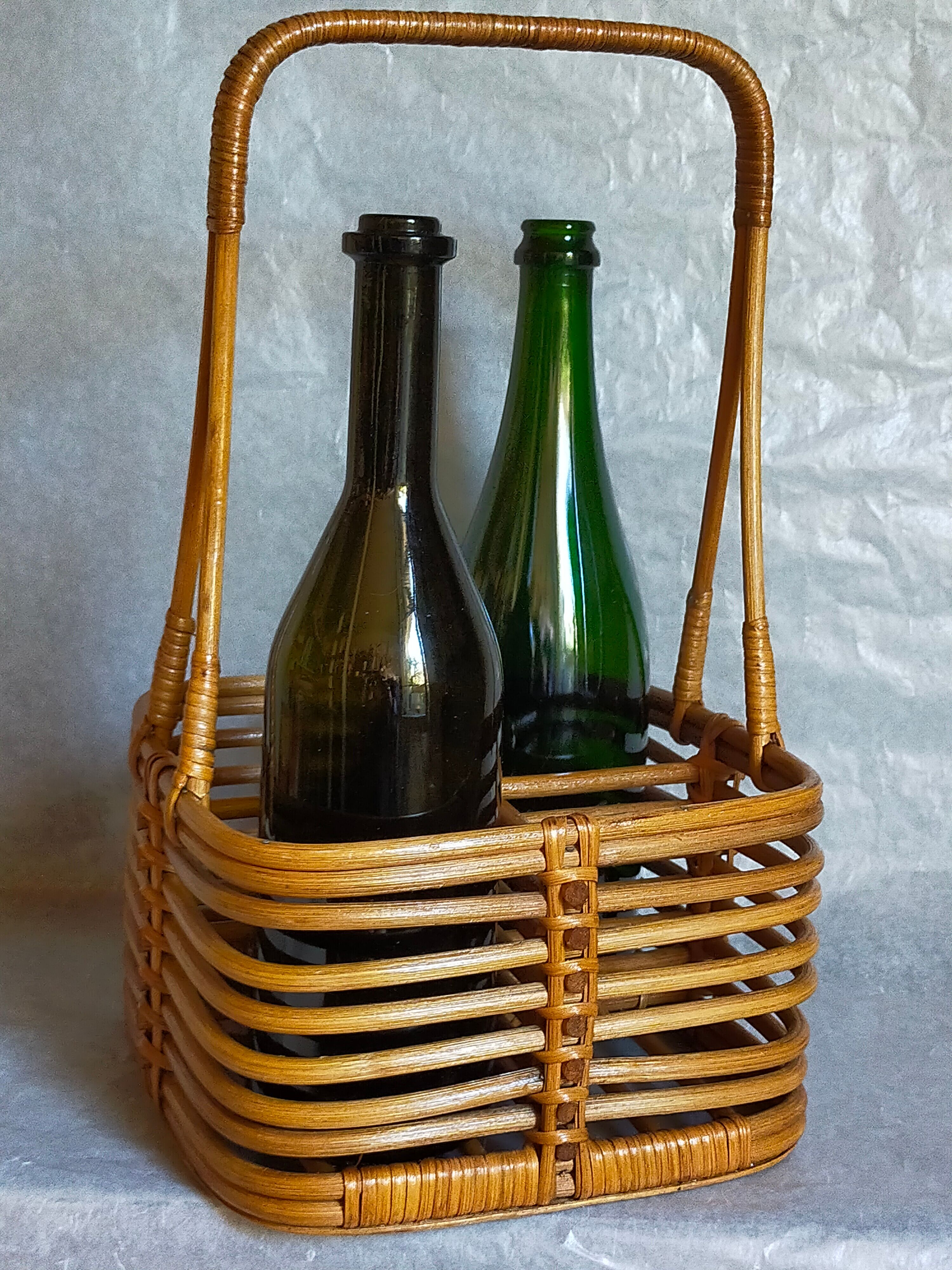 Bottle basket in vintage wicker 60s