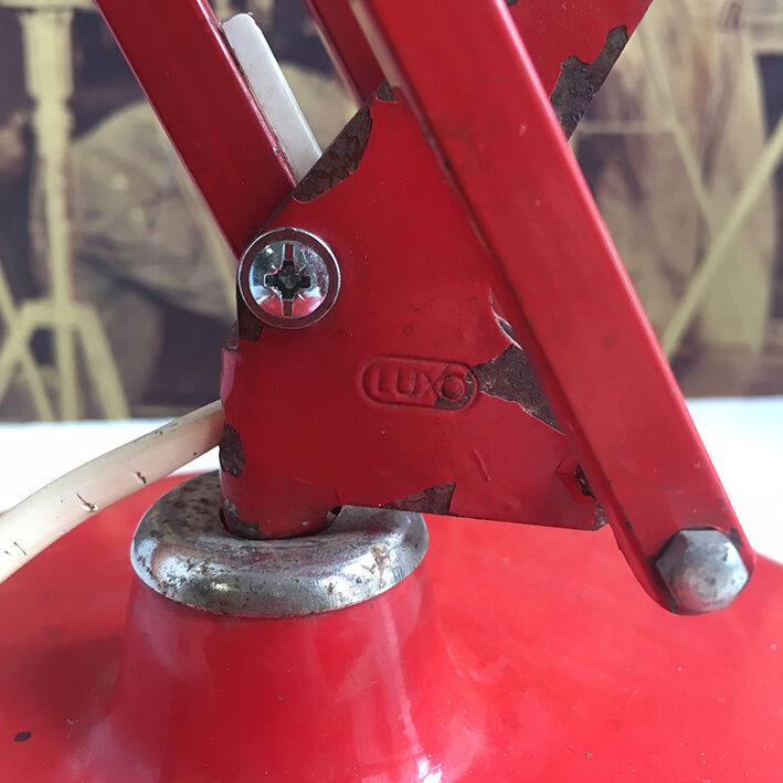 Red tomato Luxo lamppost
