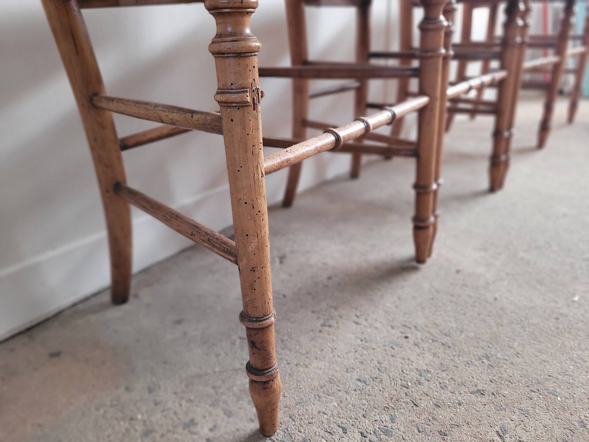 Lot de 4 chaises volantes Louis XVI