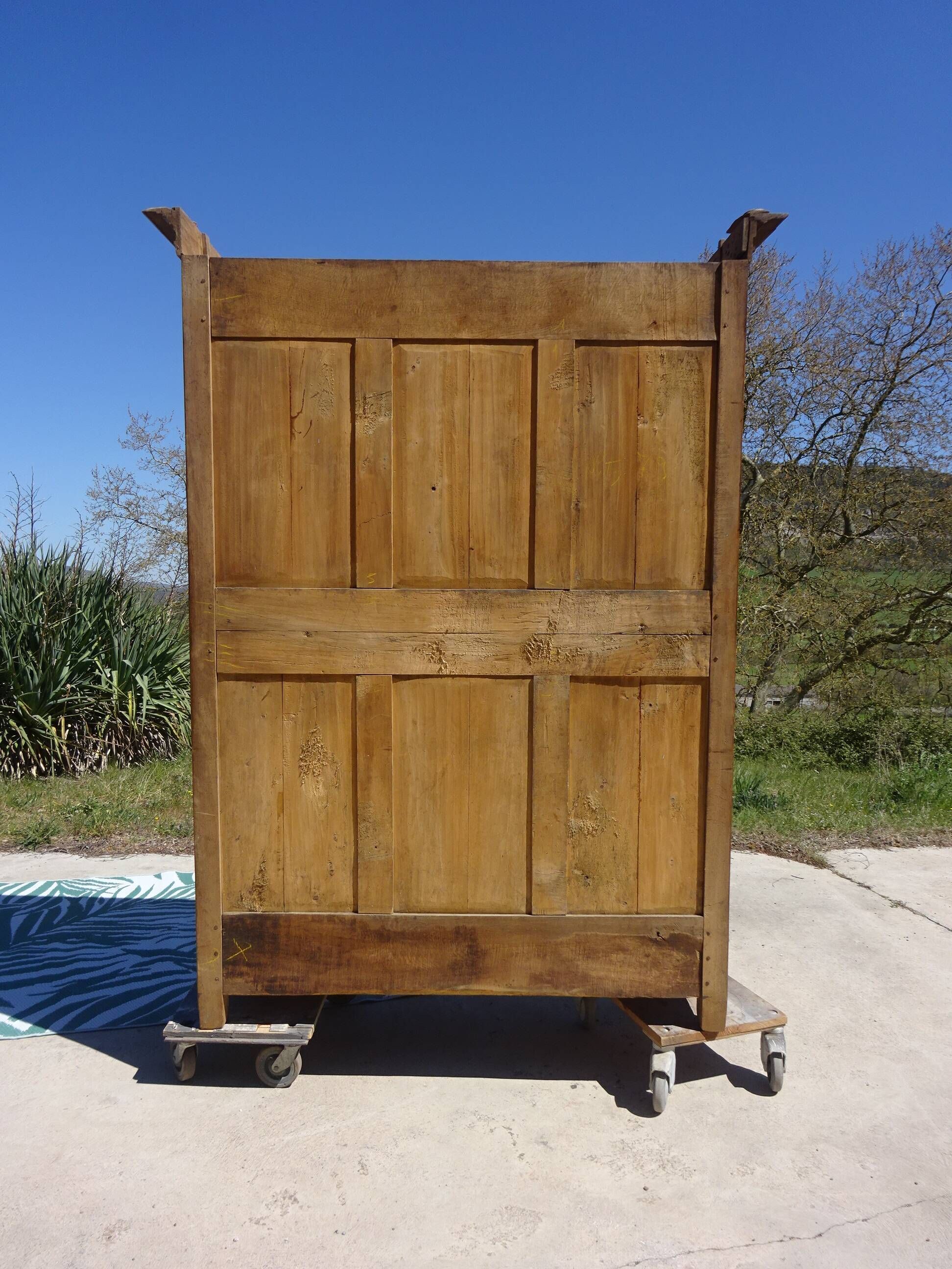 Ancienne armoire Louis Philippe en noyer