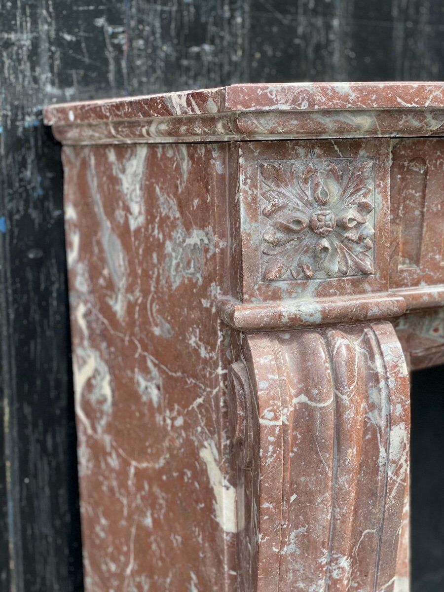 Fireplace in rancid marble around 188