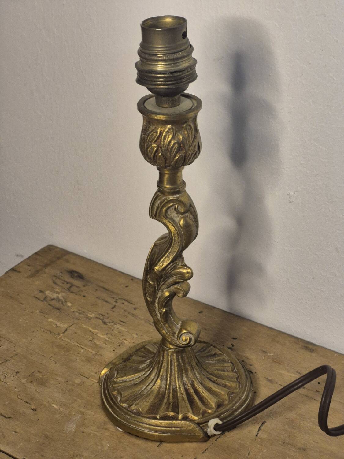 Lamp base