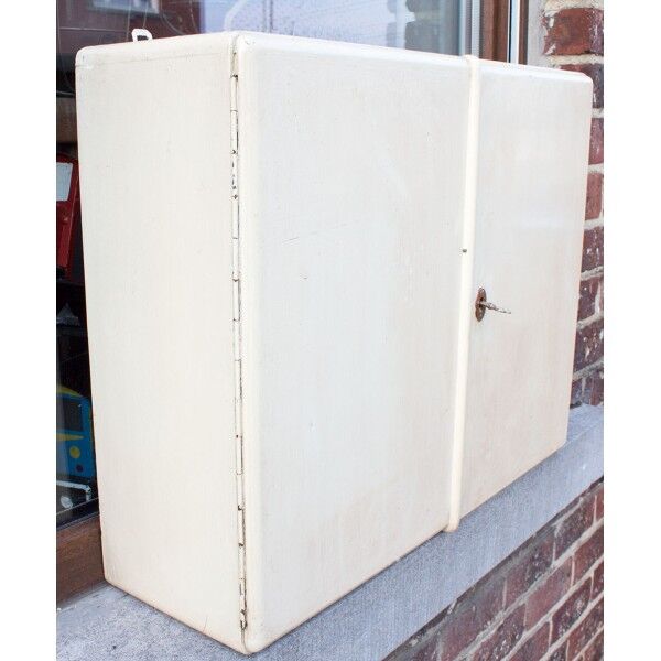 White wooden cabinet