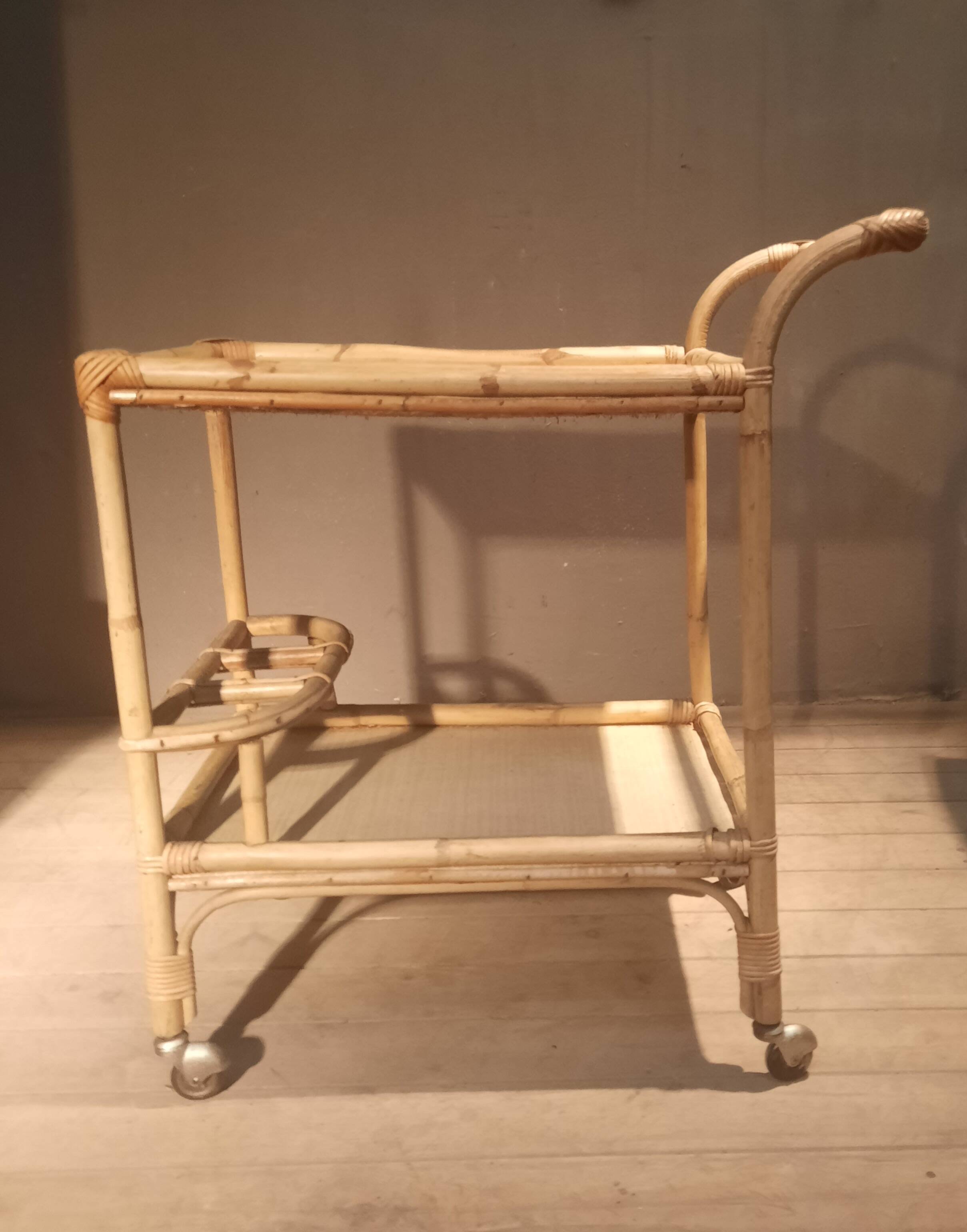 Table roulante en bambou des année 1950