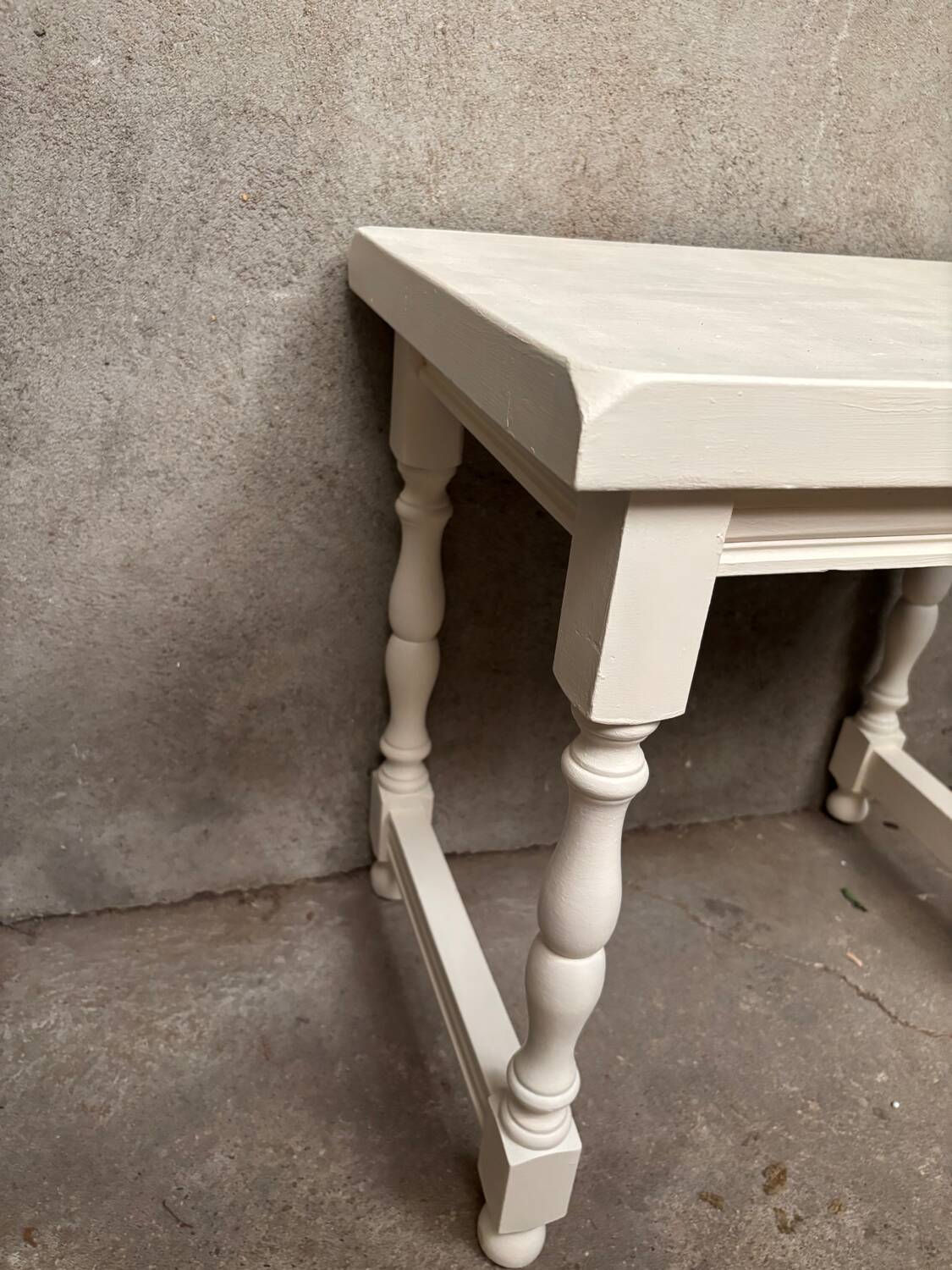 White coffee table or pedestal table