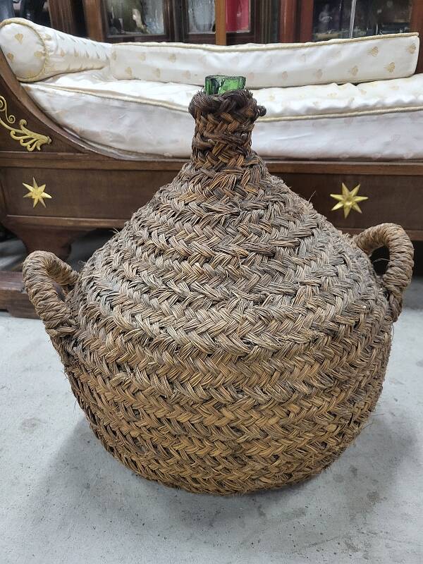 Fat dame jeanne with her braided hair