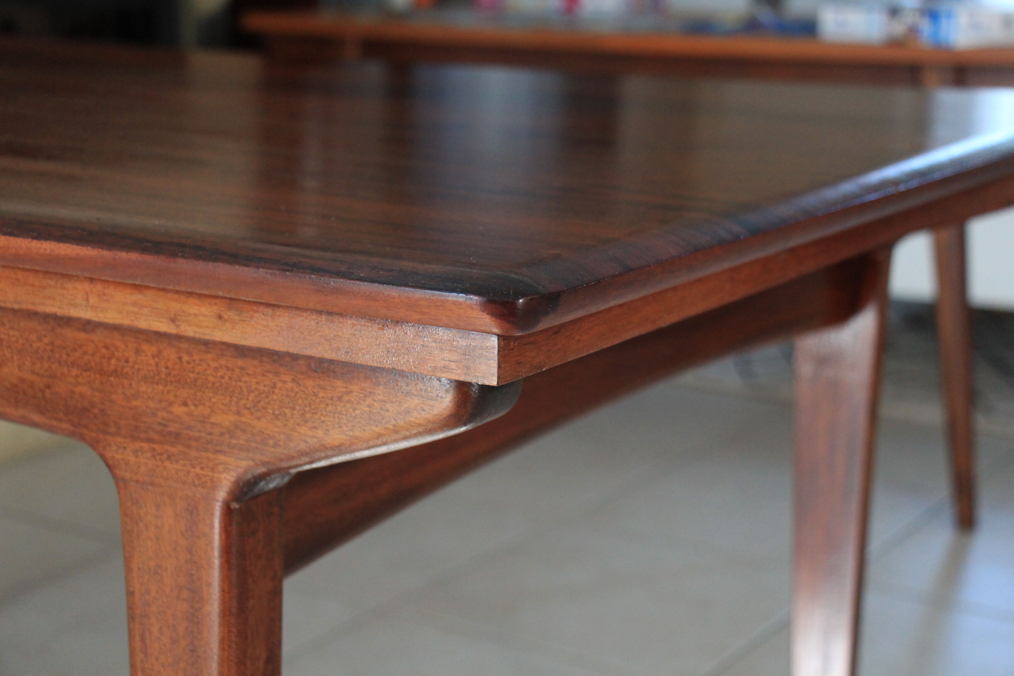 Extendable Scandinavian  table Rio rosewood