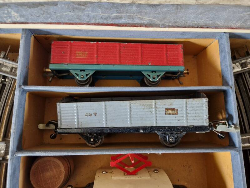 Old Louis Roussy box - LR Le Rapide - Scale O - in sheet metal from the 1940s