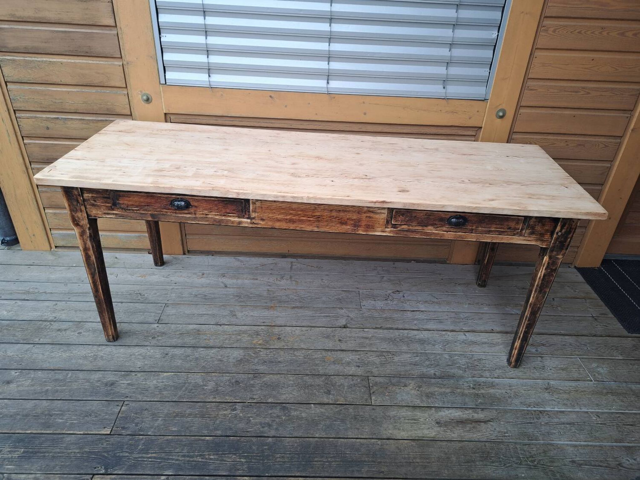 Farm table