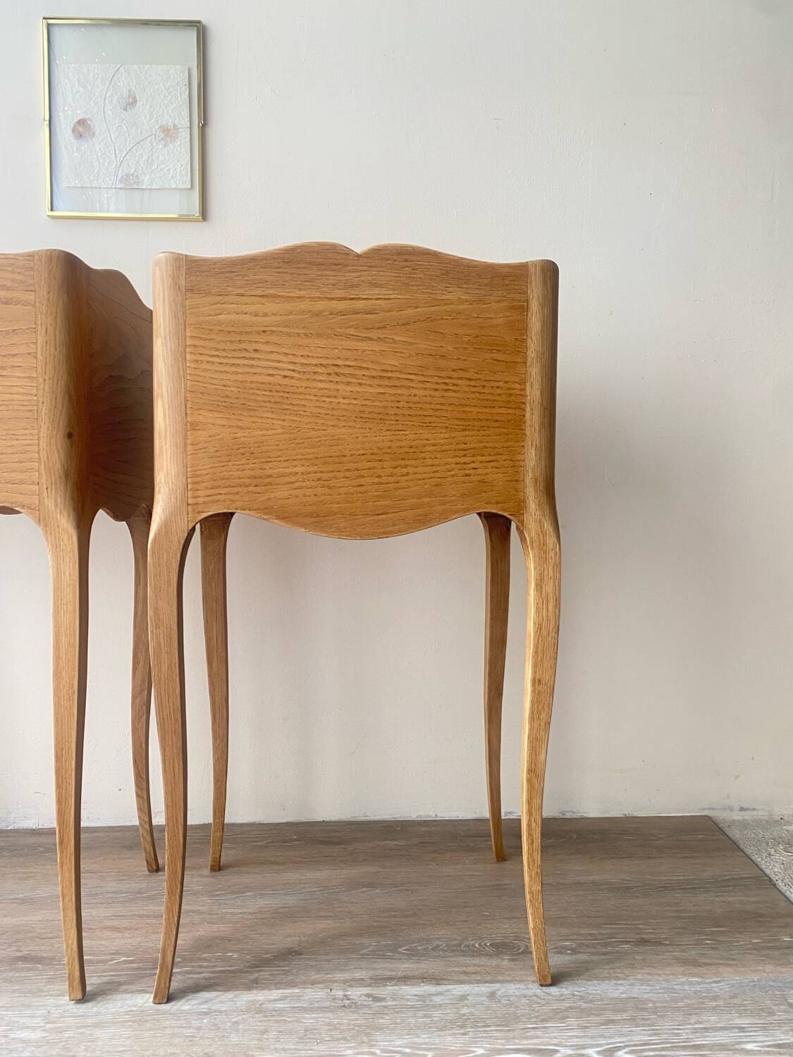 Paire de chevets en chêne - style Louis XV rustique- bois blond brut
