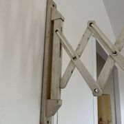 Scandinavian "accordion" or "scissors" wall light in white lacquered wood from the 60s and 70s