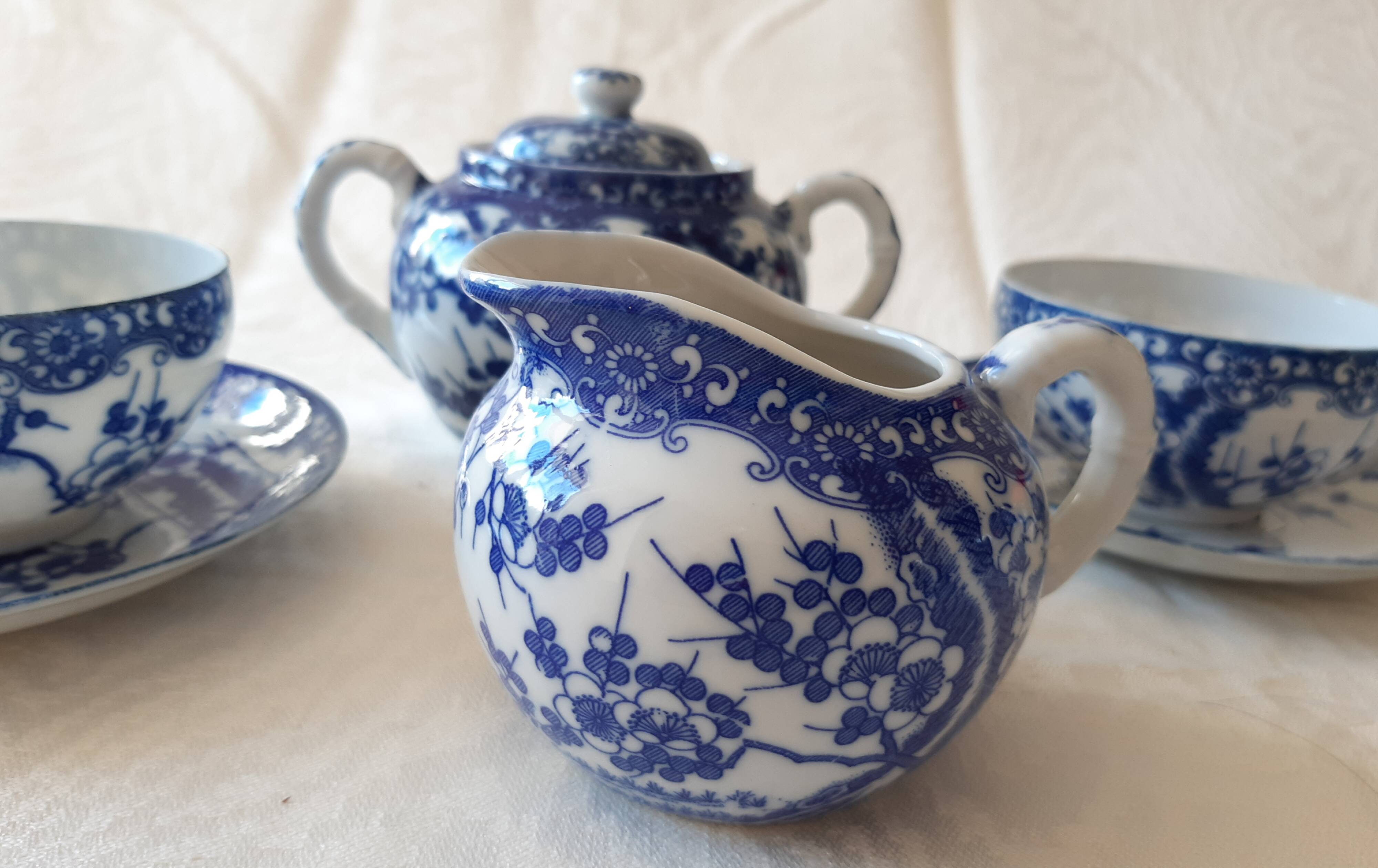 One-on-one tea service, hard porcelain from Japan