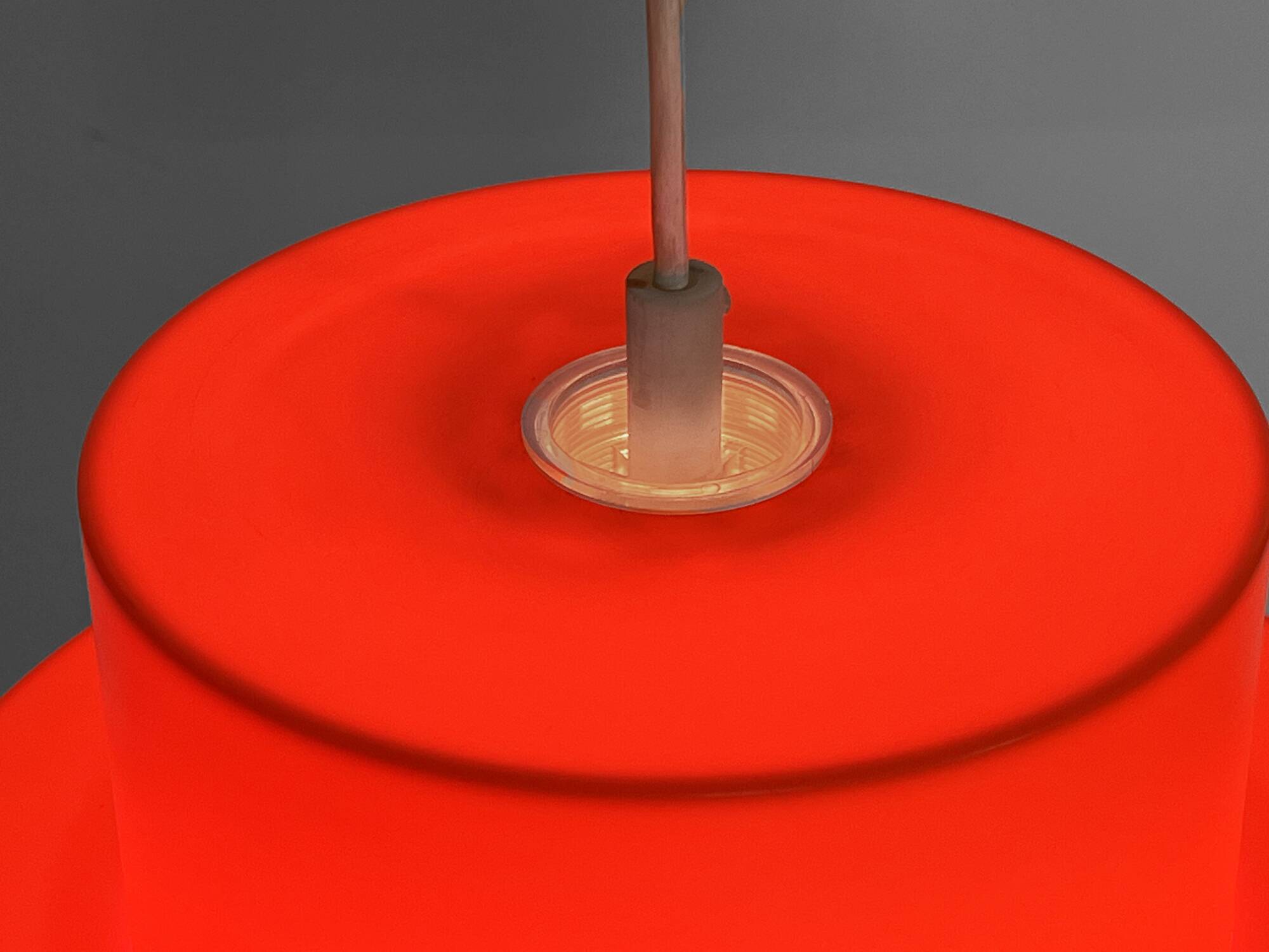 Suspension "Cylindus" par Uno et Östen Kristiansson pour Luxus. Suède années 1970