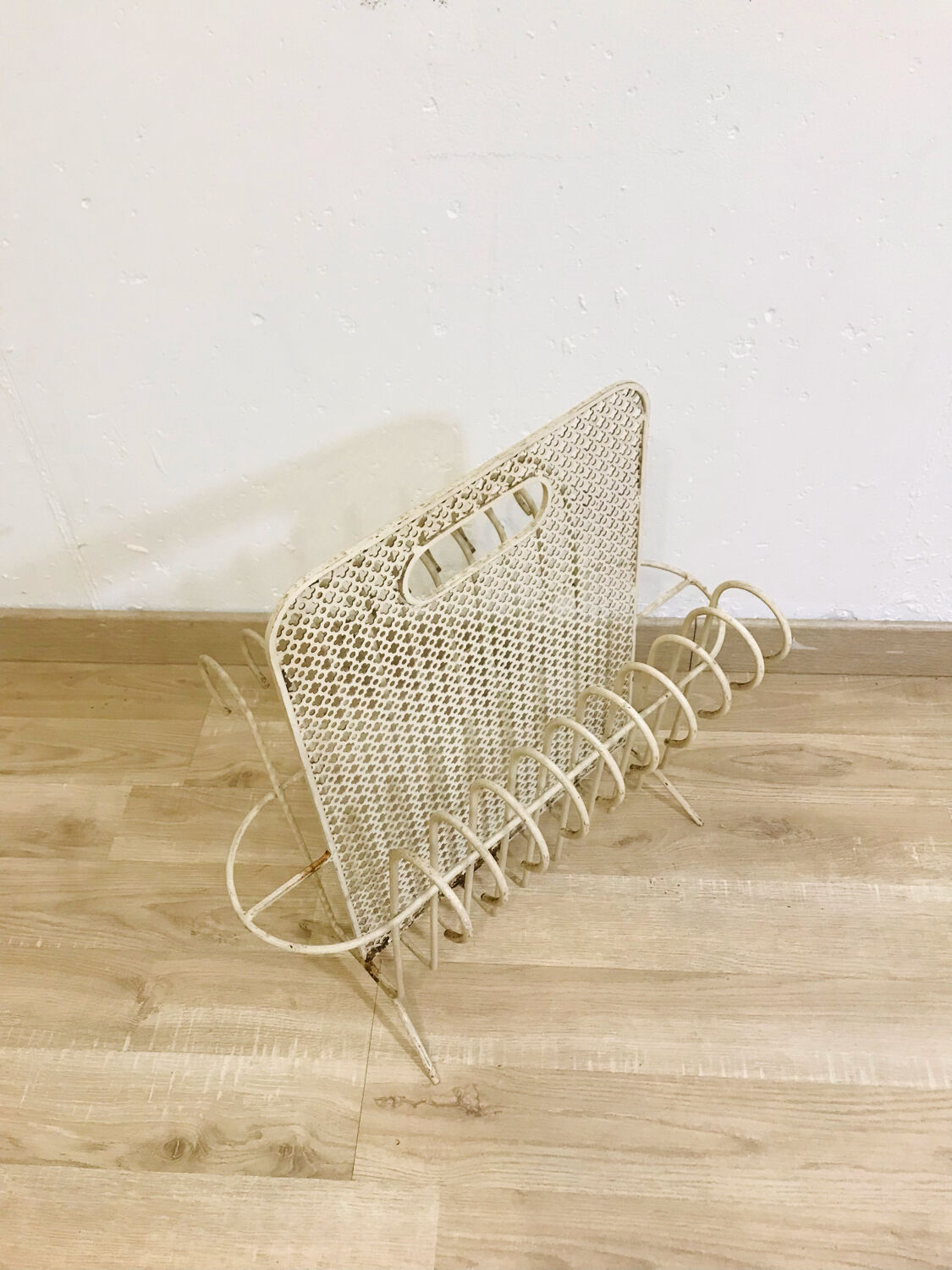 Mategot Mathieu Garlic Cap Magazine Rack