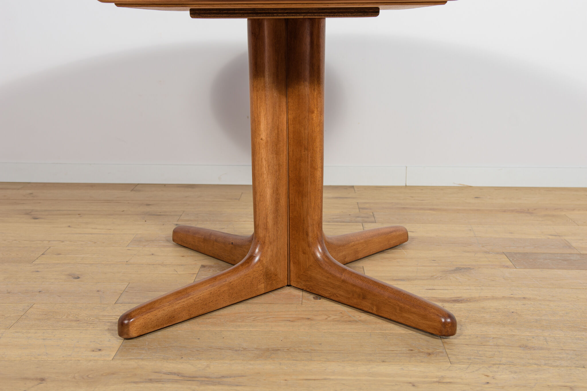 Table à manger ronde extensible en teck des années 1950, Royaume-Uni