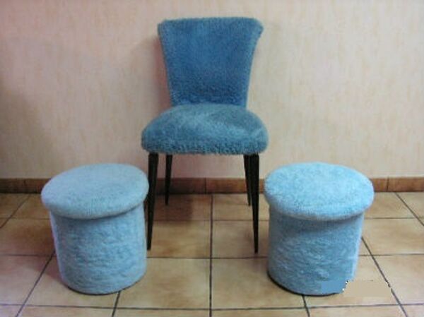 Chaise moumoute et  2 poufs assortis