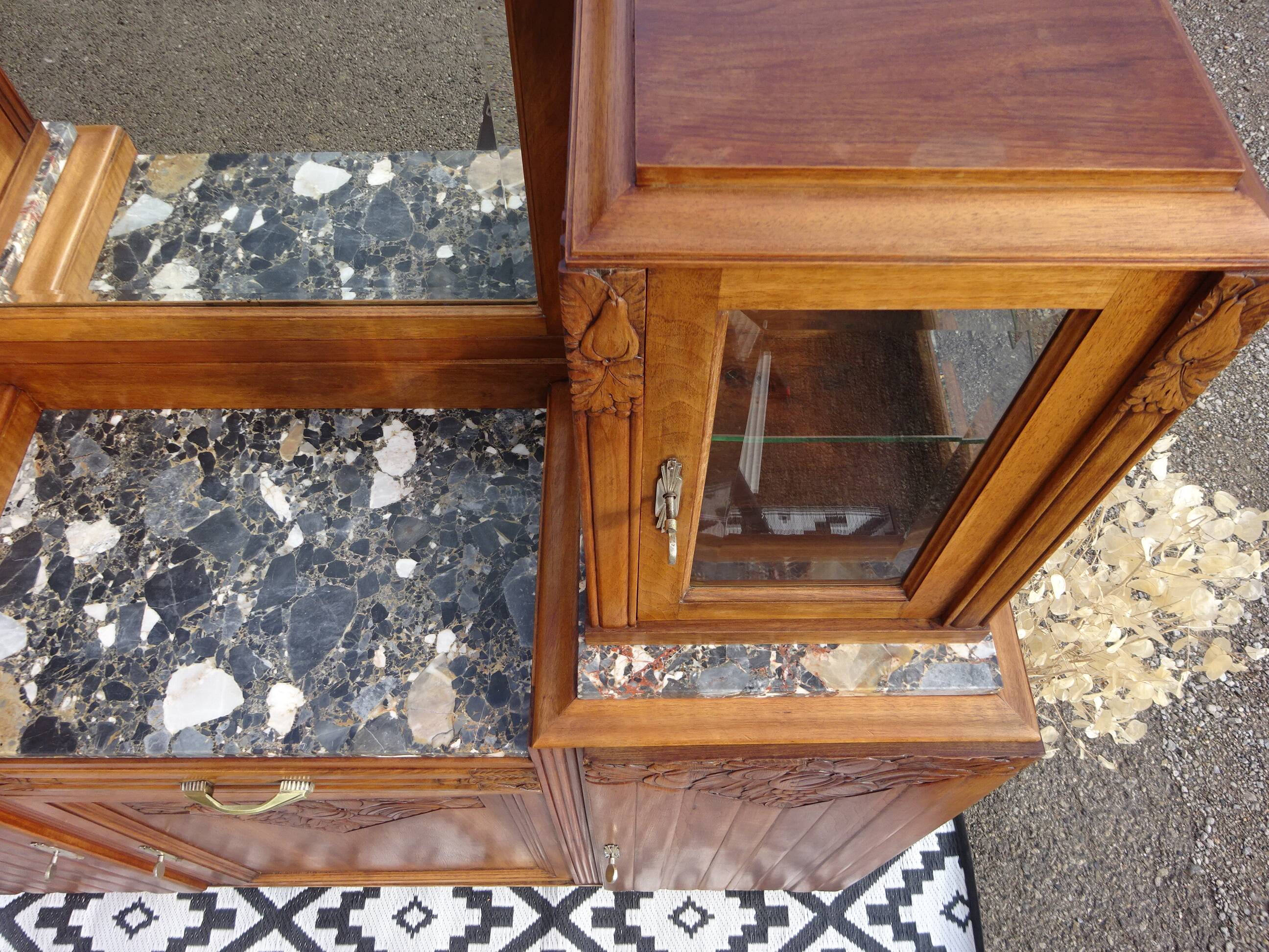 Buffet Art Déco en noyer avec marbres et guérites