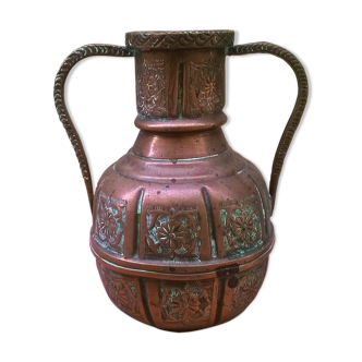Vase has oriental cove