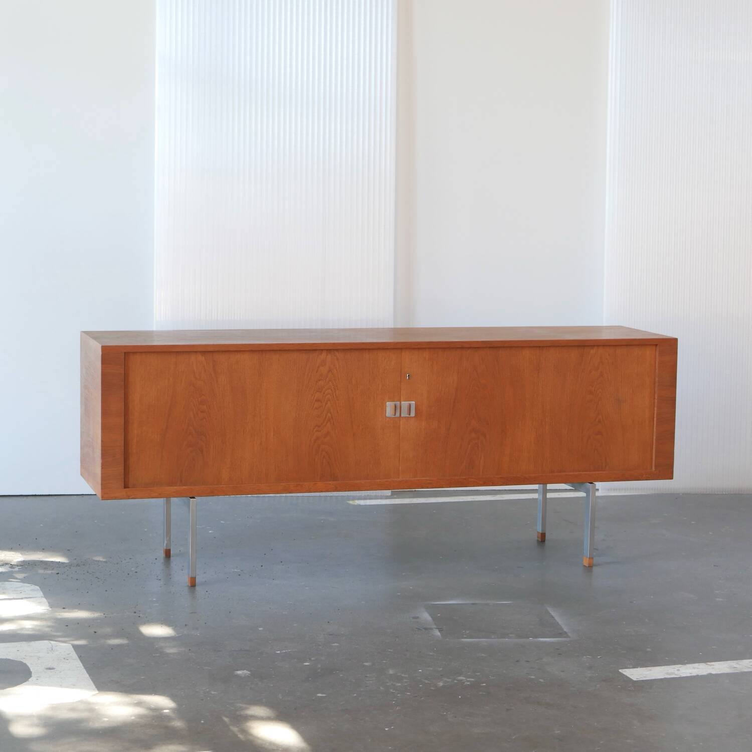 Oak enfilade RY25 by Hans J. Wegner published by RY Mobler, 1960