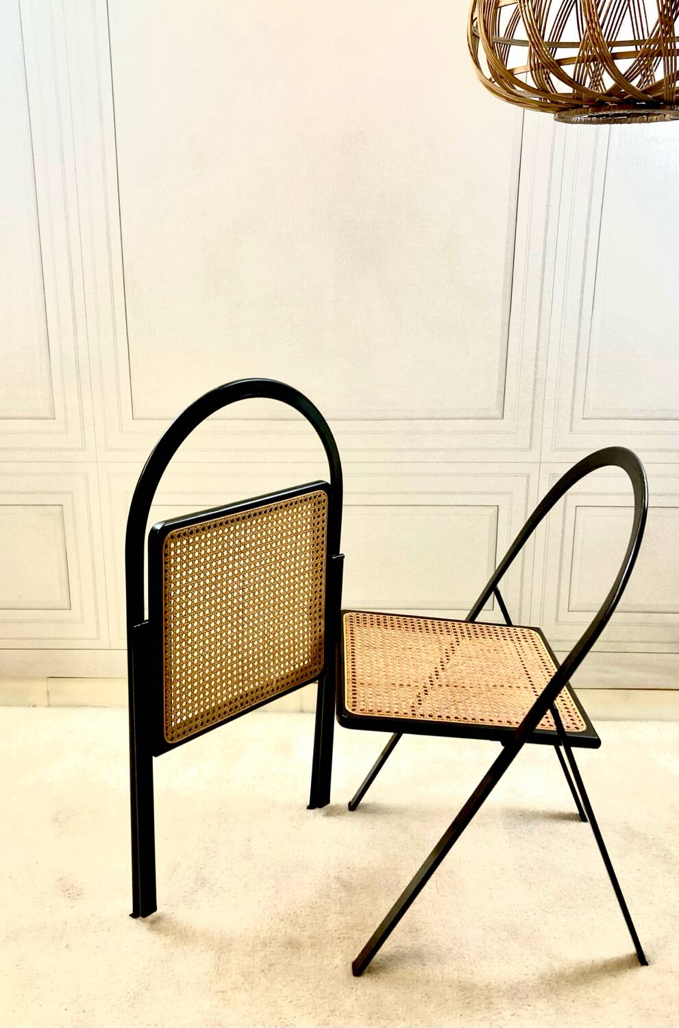 Paire de chaises Giorgio Cattelan – métal noir et cannage
