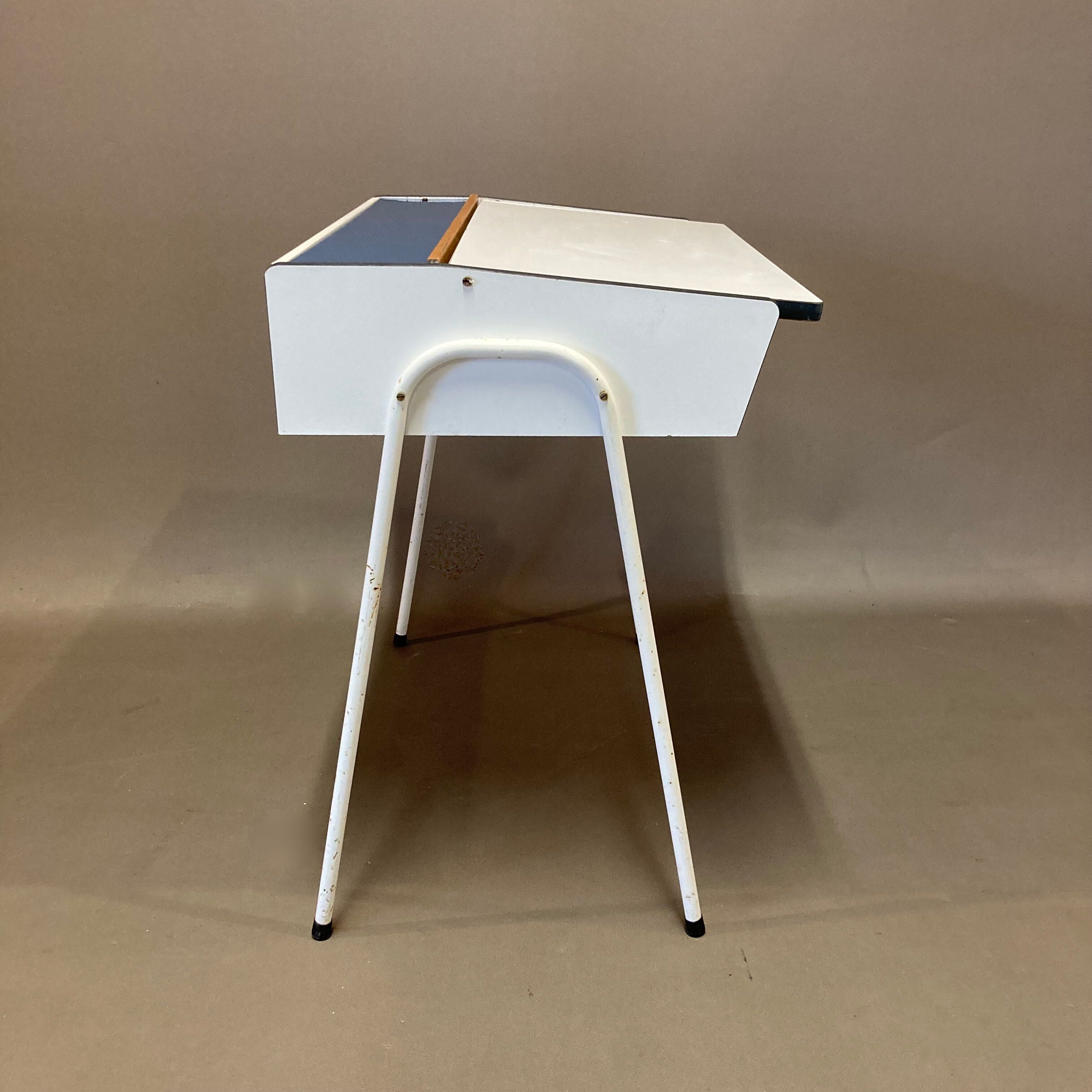 Children's desk with integrated storage