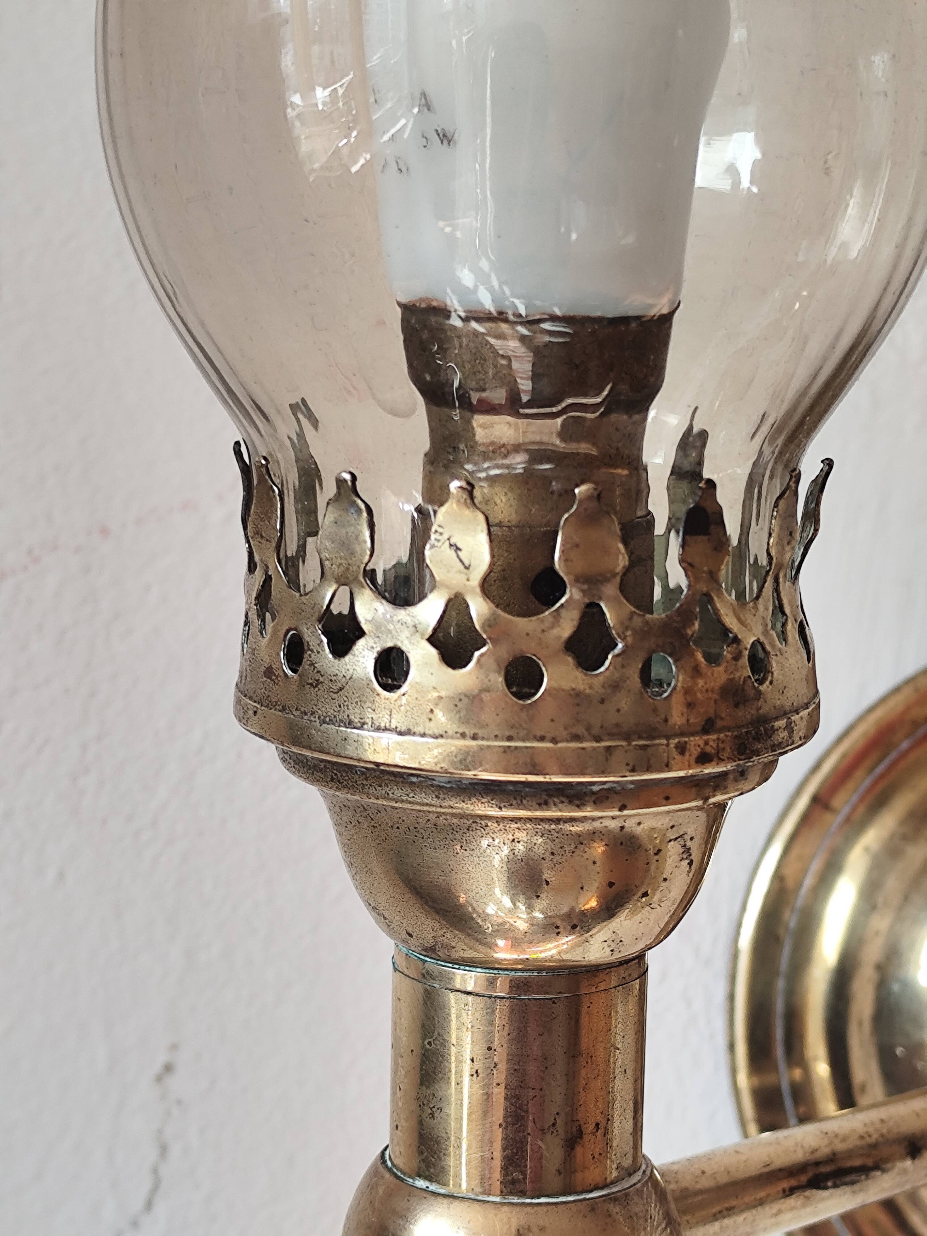 2-light wall light in brass and glass tulips