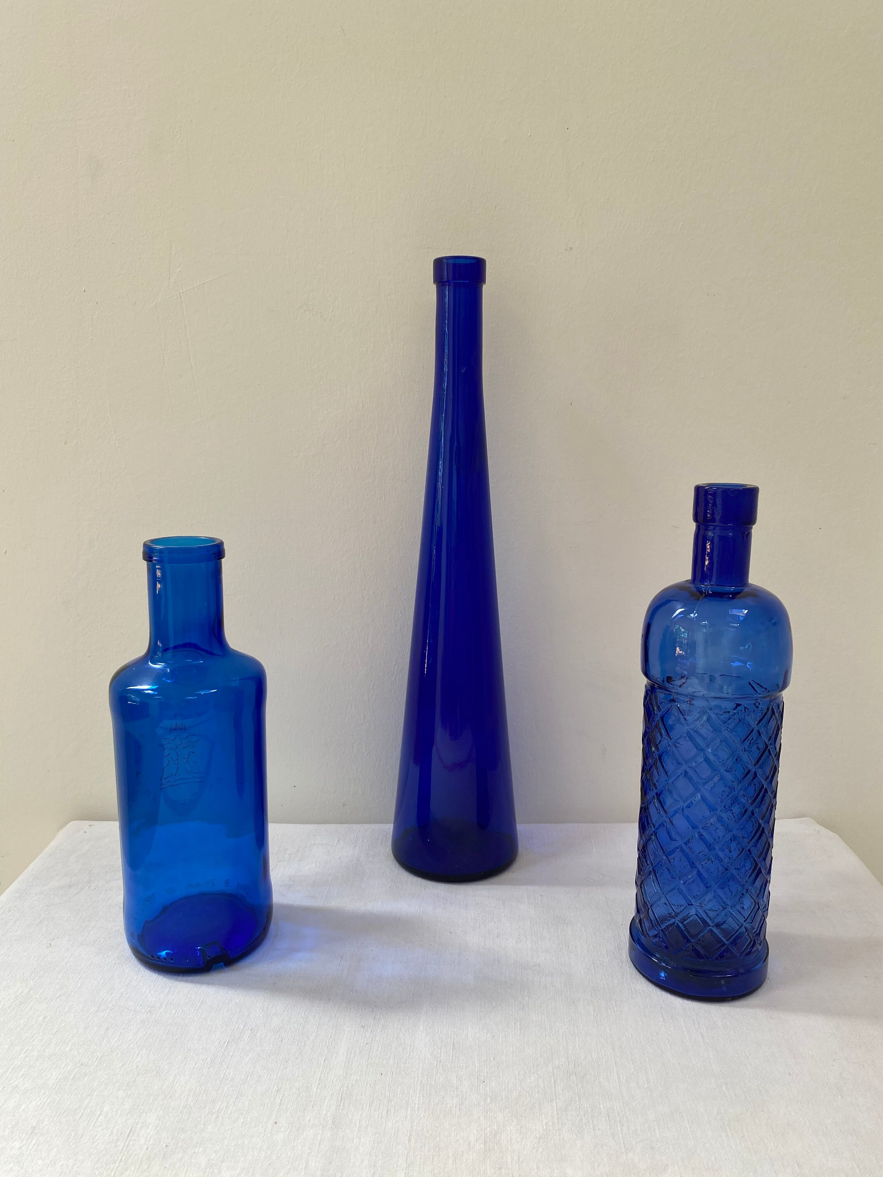 Lot de 3 bouteilles en verre bleu cobalt
