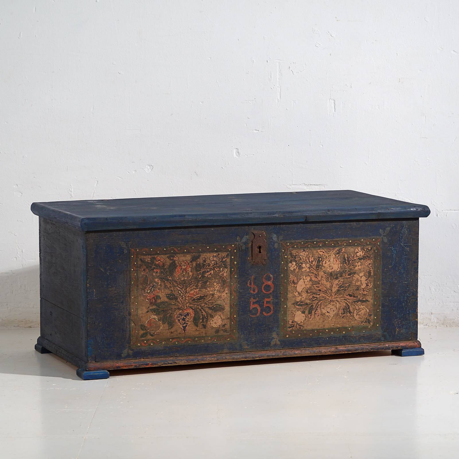 Antique navy blue bridal trunk (1855)