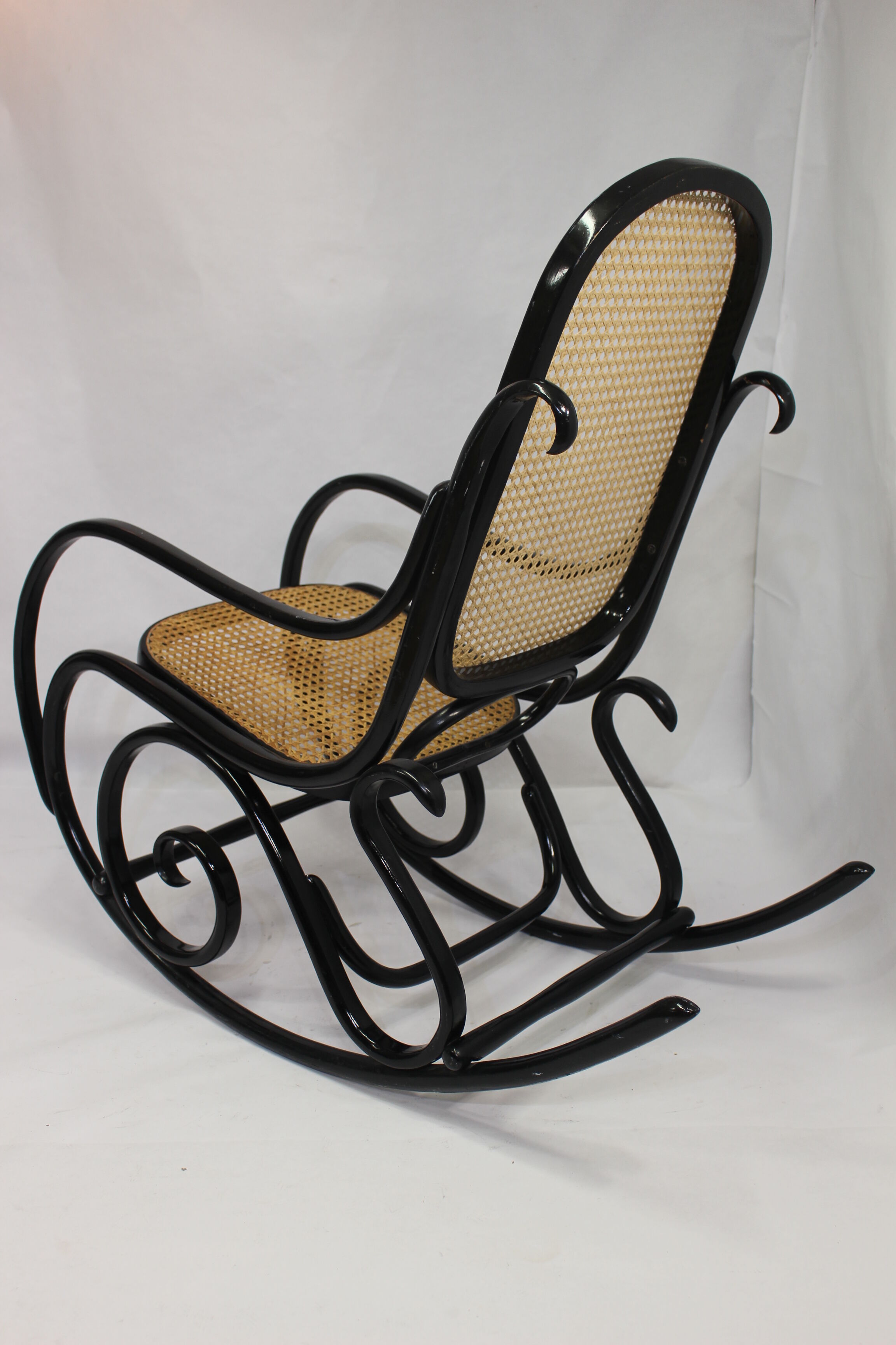 Year 1930 thonet rocking chair model n ° 10