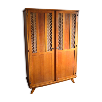 Armoire bois blond et rotin