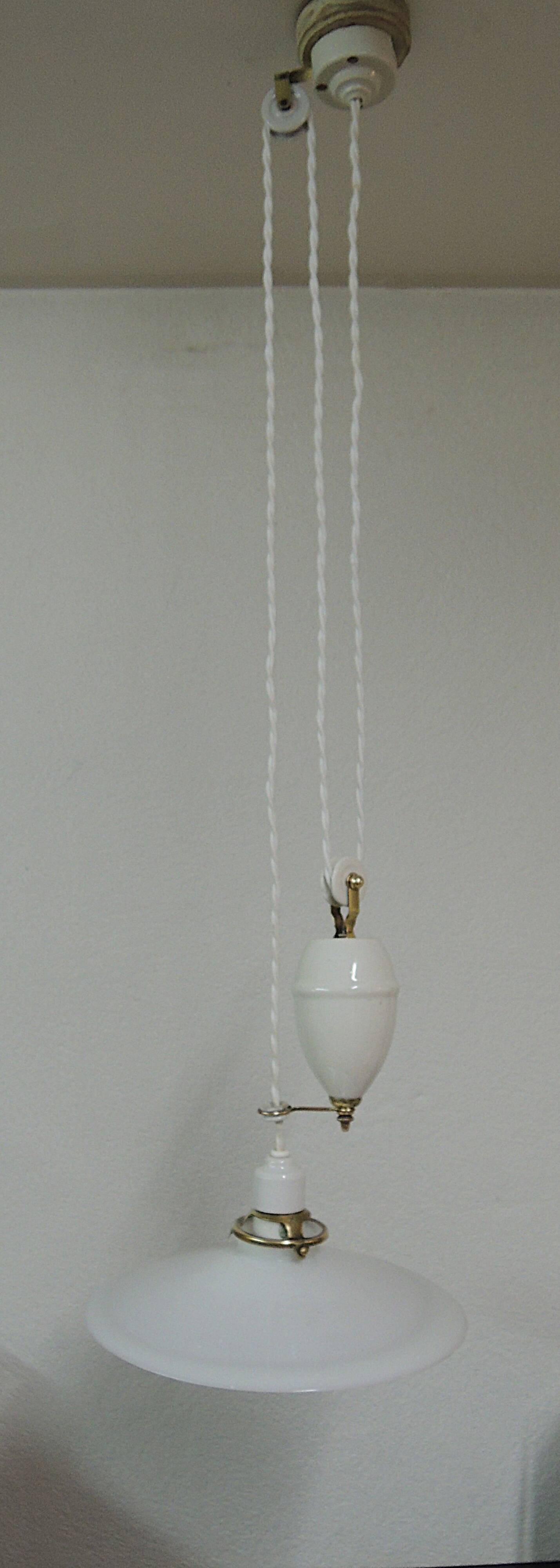 Suspension opaline monte-et-baisse